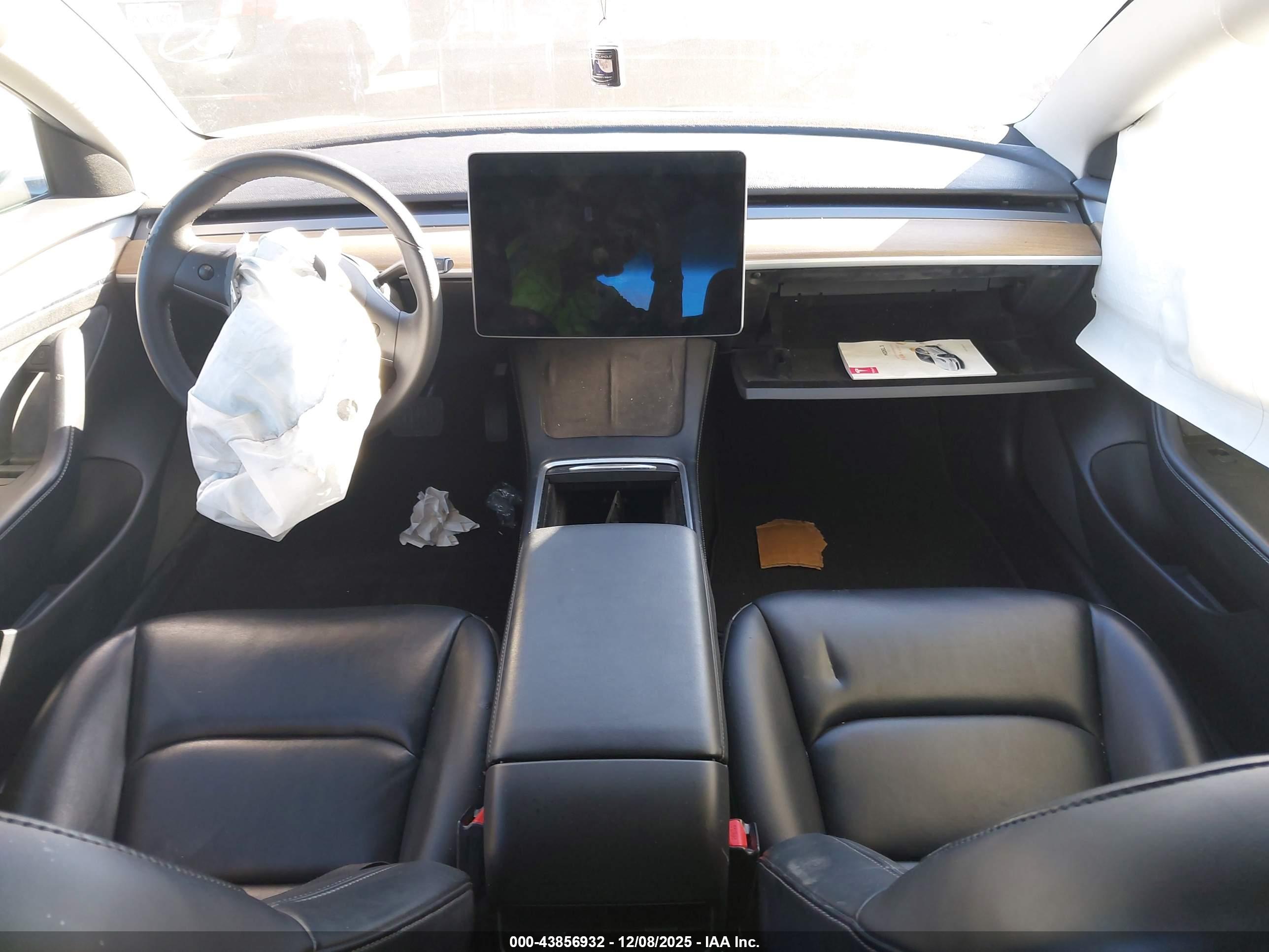 TESLA MODEL image 8
