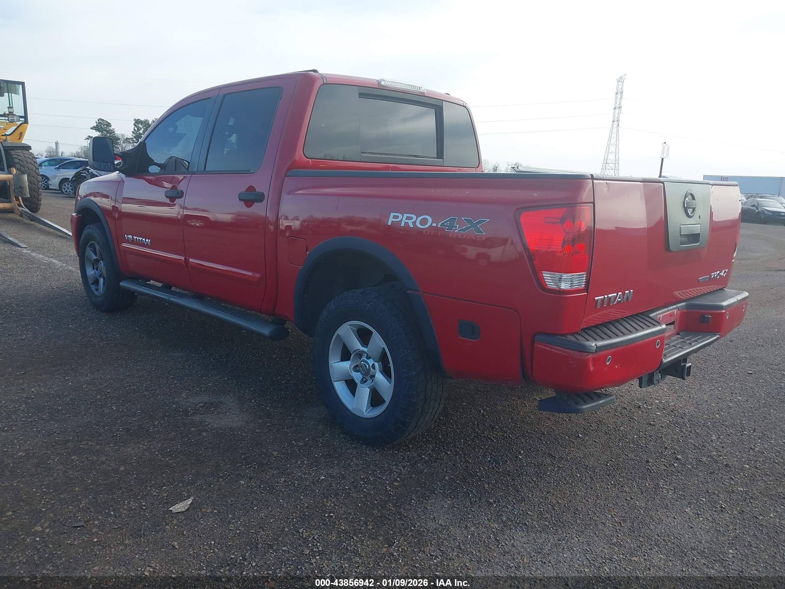 NISSAN TITAN image 3