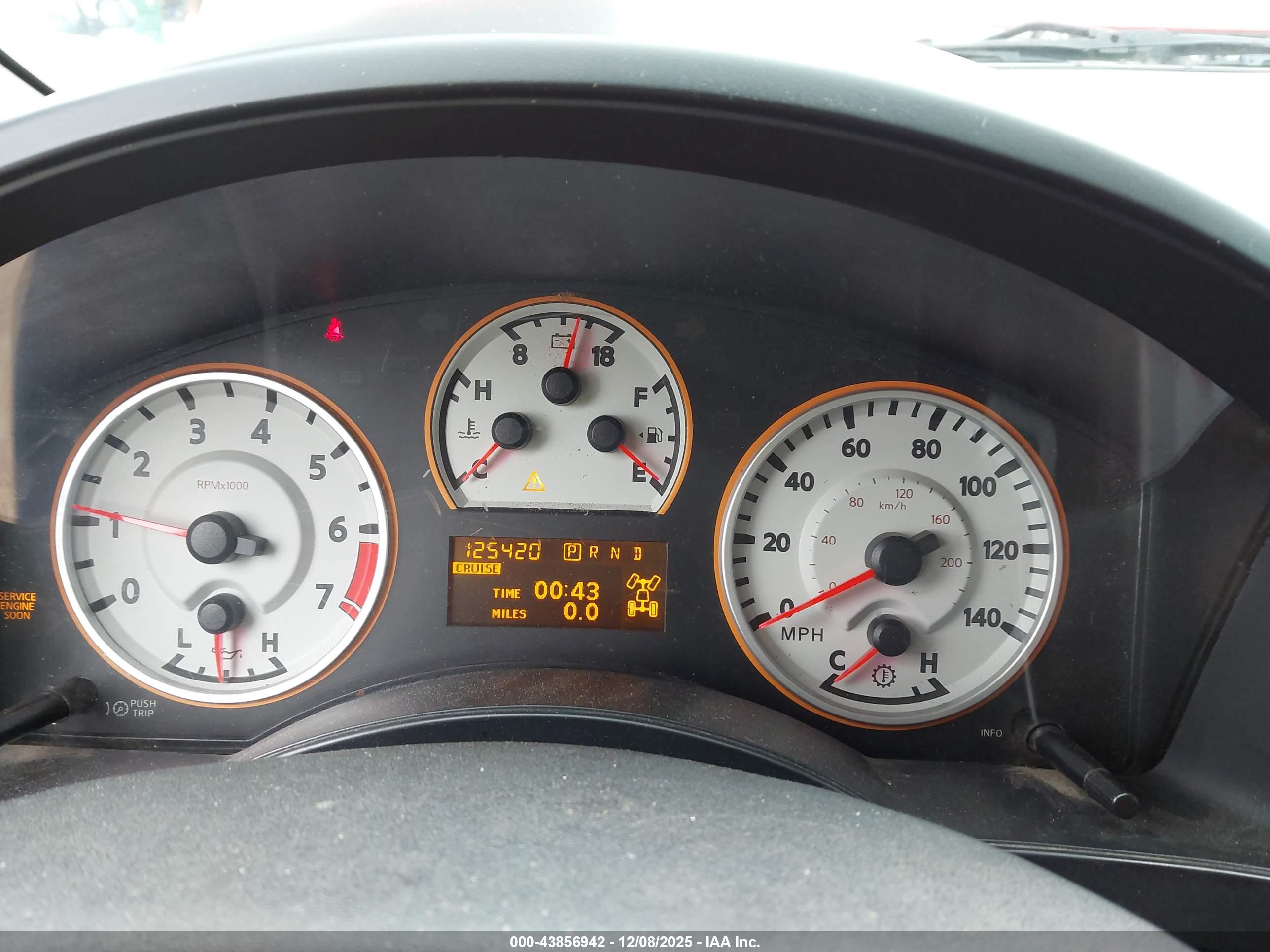 NISSAN TITAN image 7