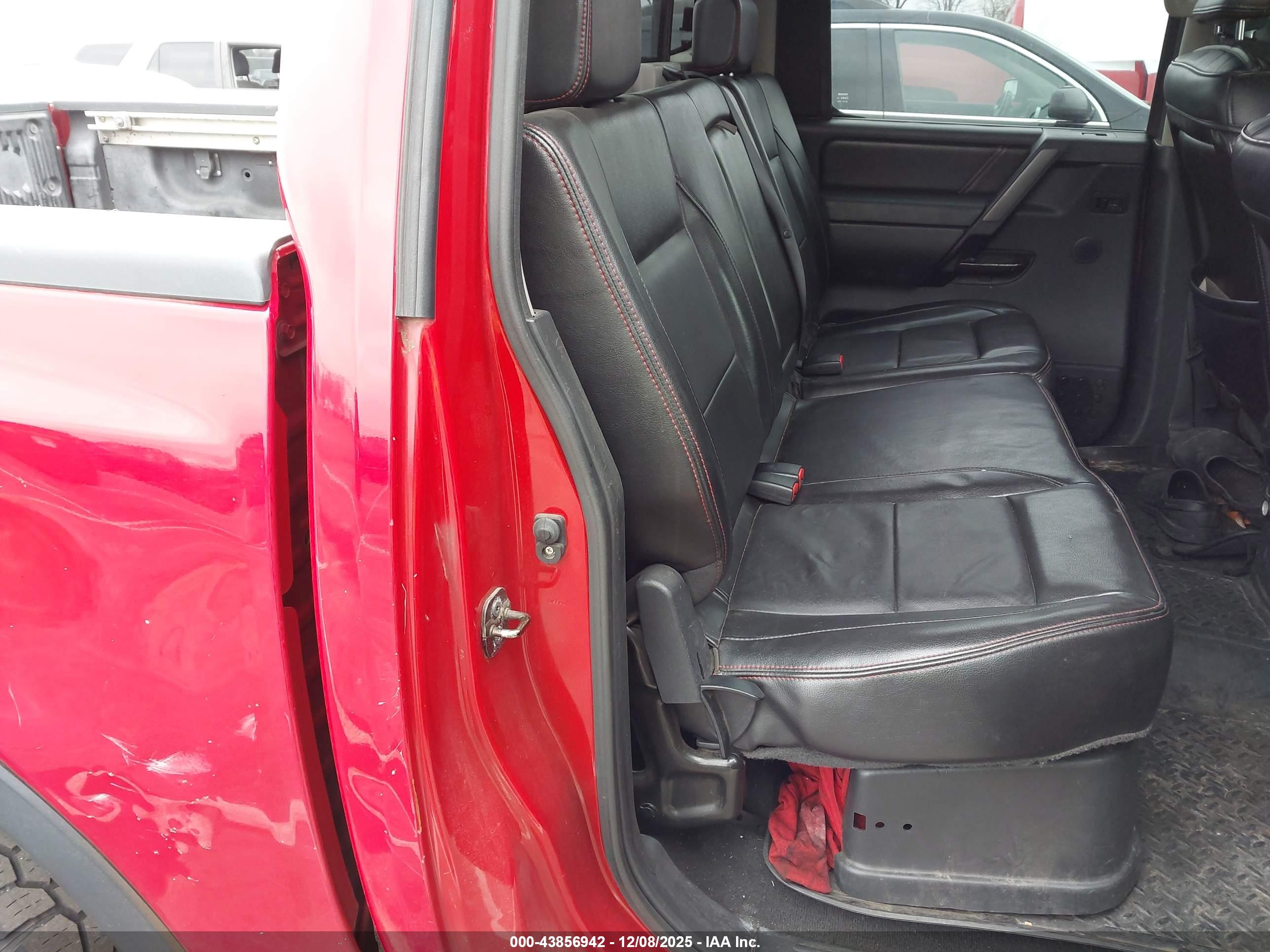 NISSAN TITAN image 8