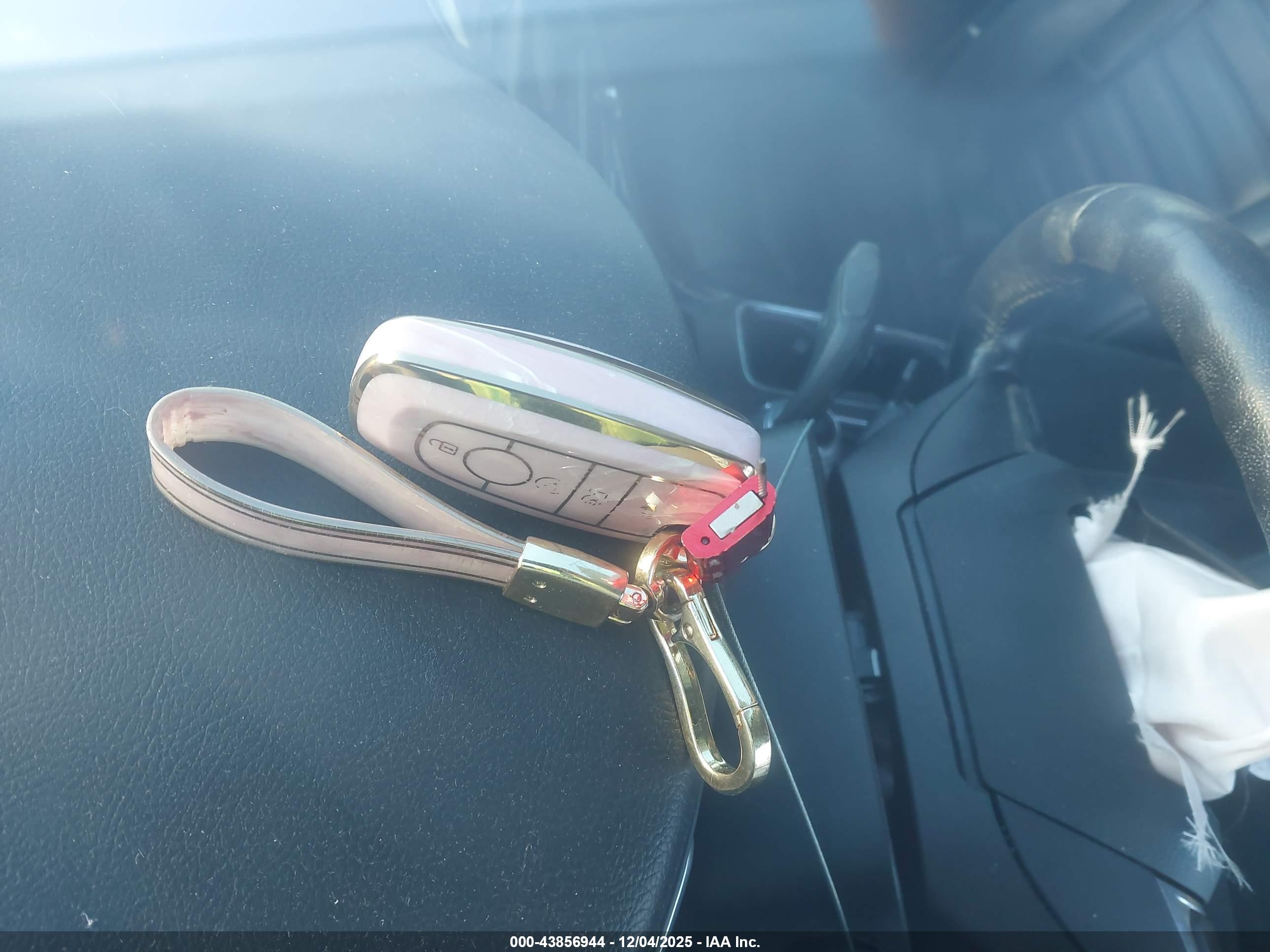 FORD FUSION image 11