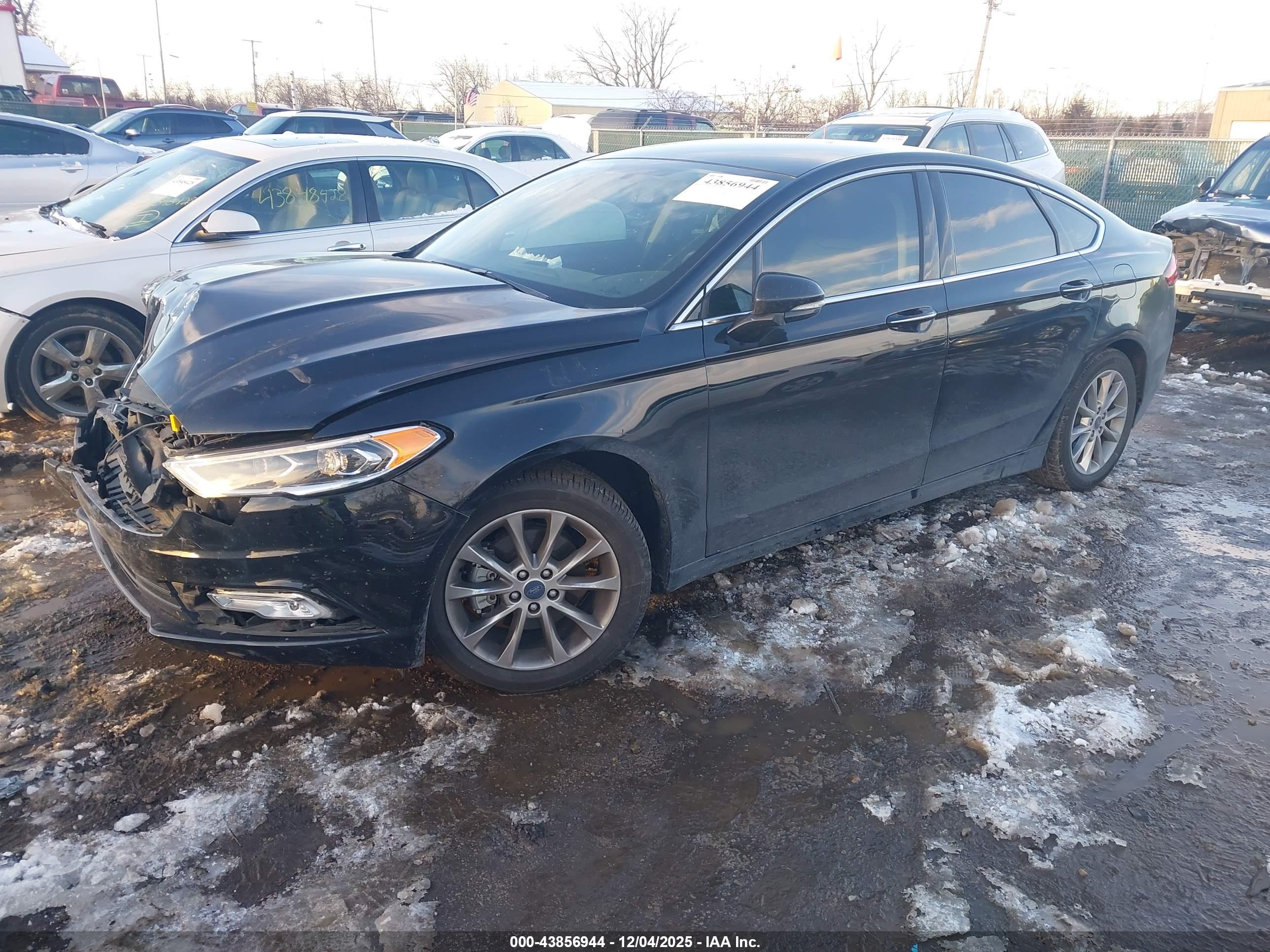 FORD FUSION image 2