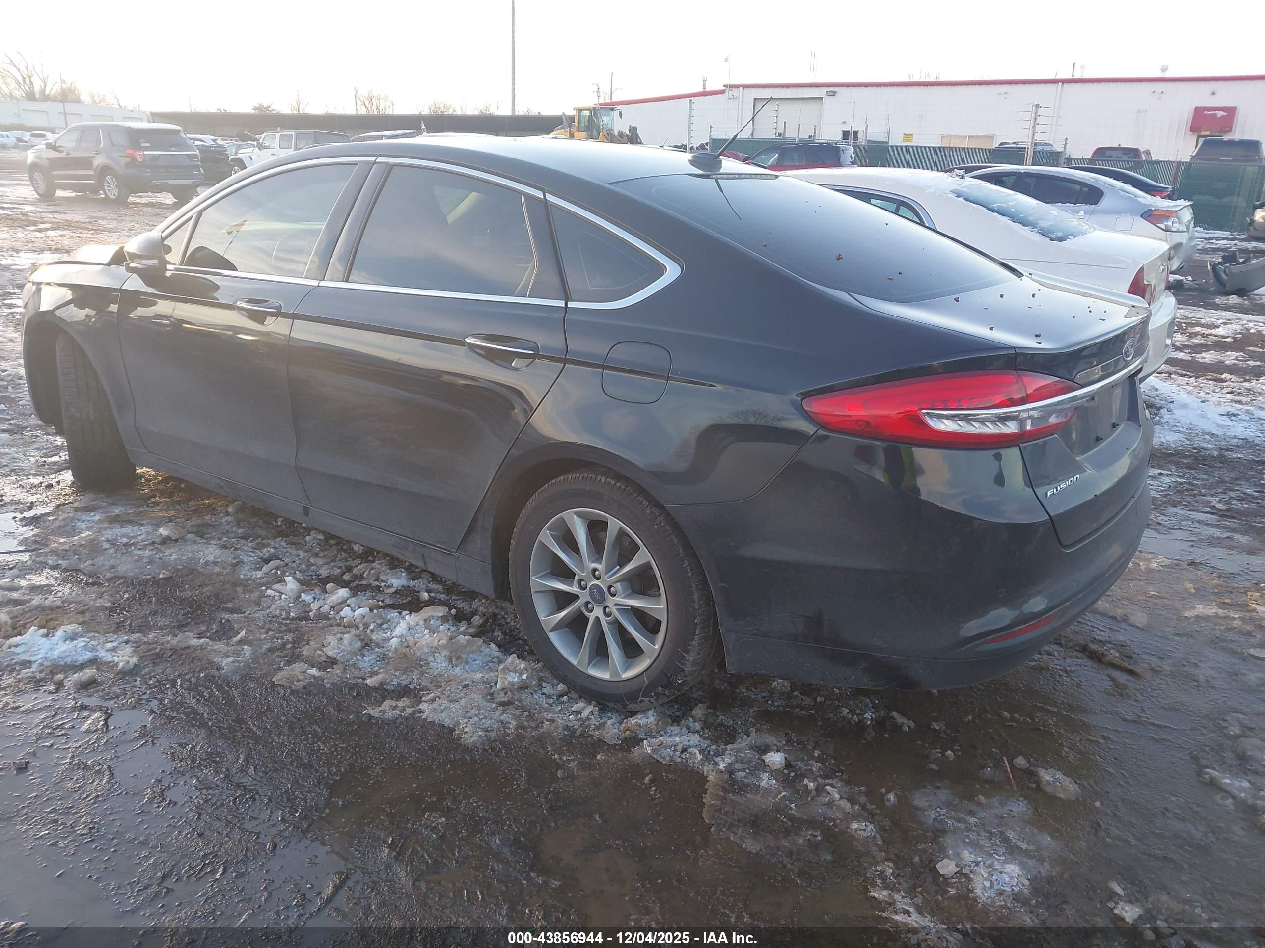 FORD FUSION image 3