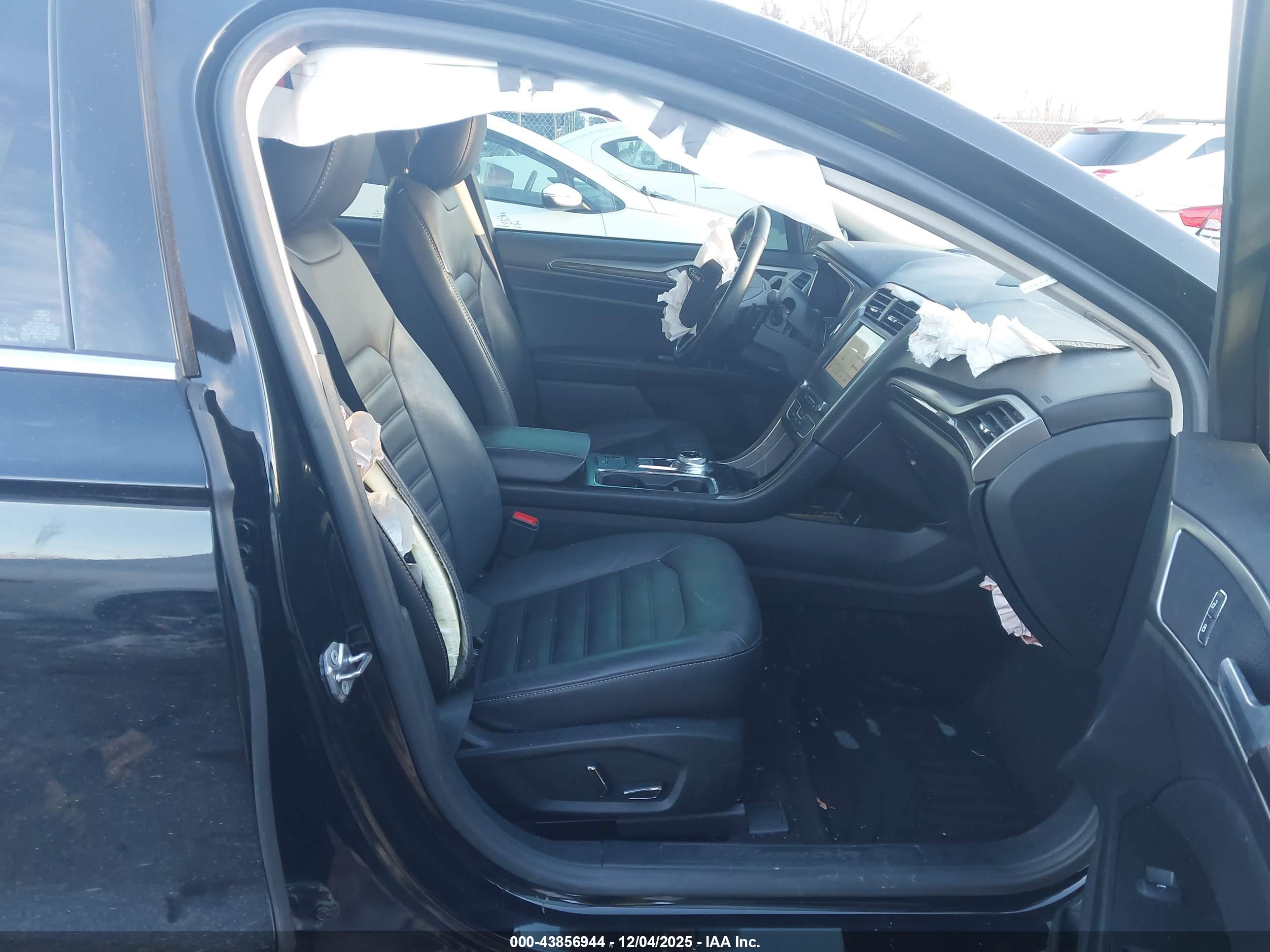 FORD FUSION image 5