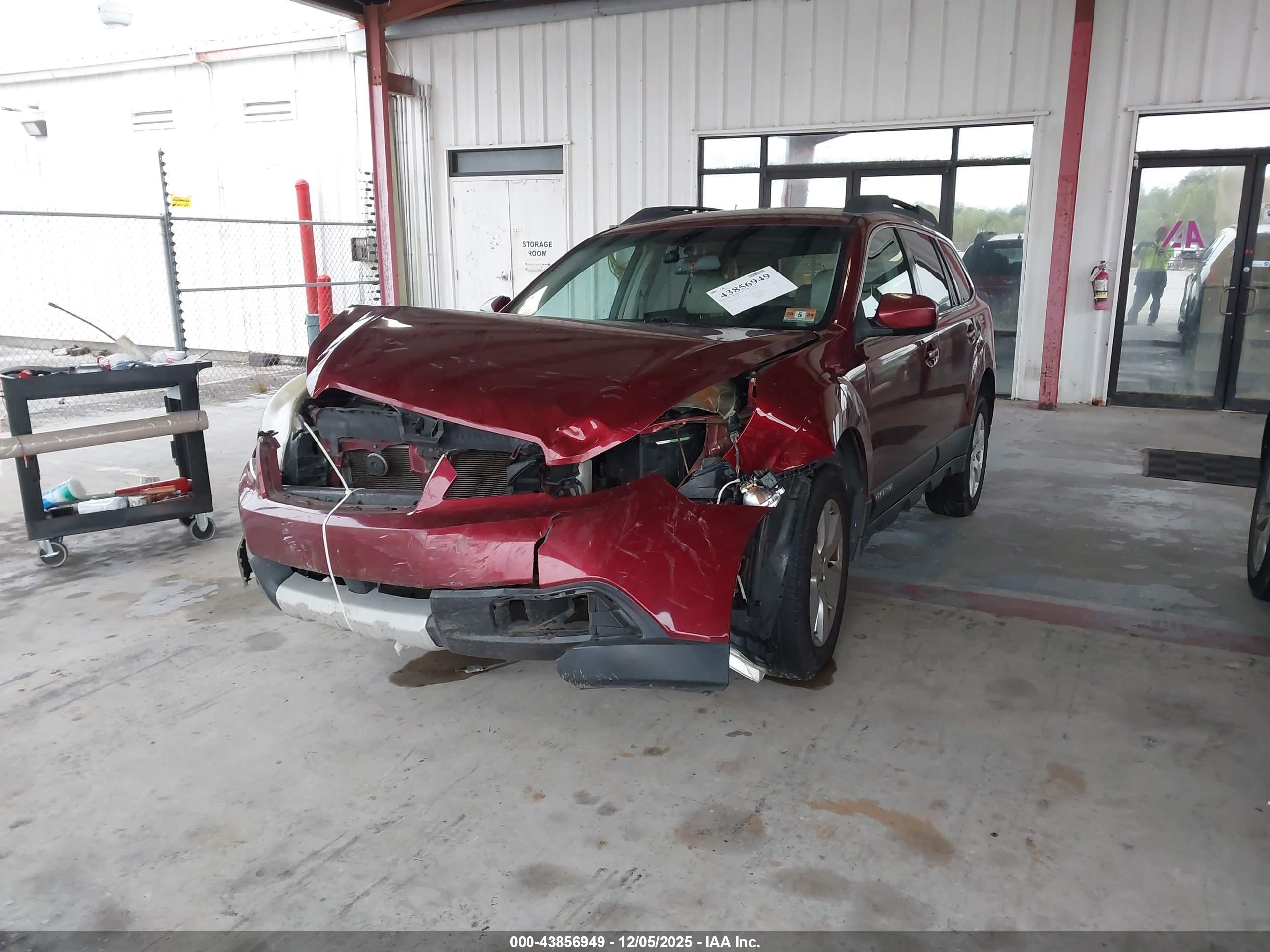 SUBARU OUTBACK image 2