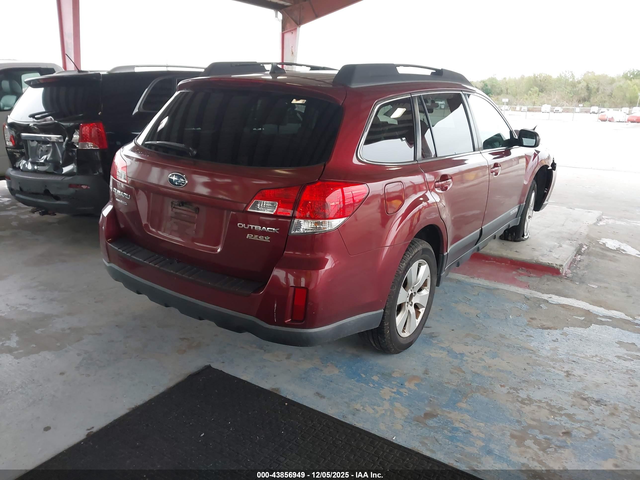 SUBARU OUTBACK image 4