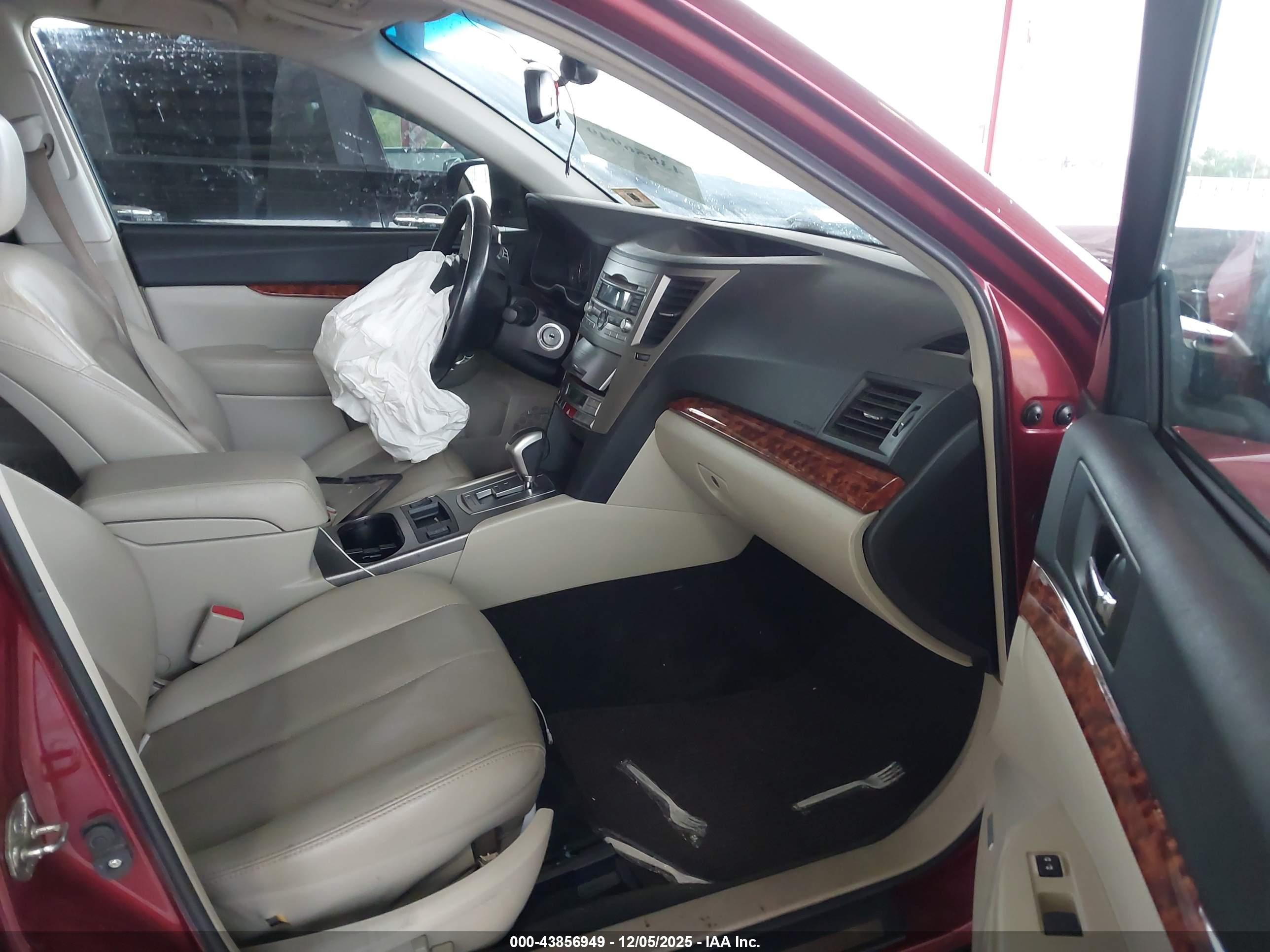 SUBARU OUTBACK image 5