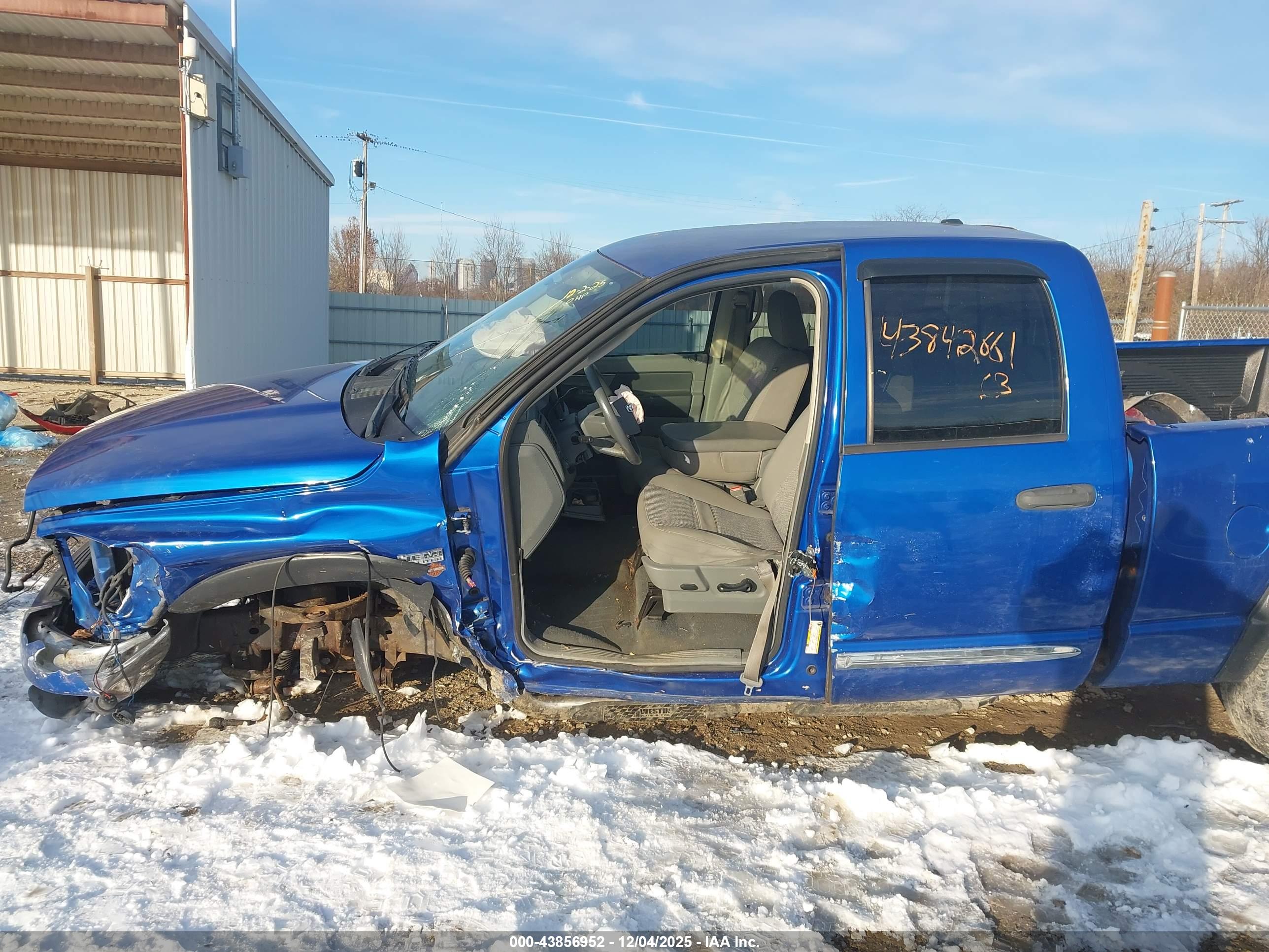 DODGE RAM image 6