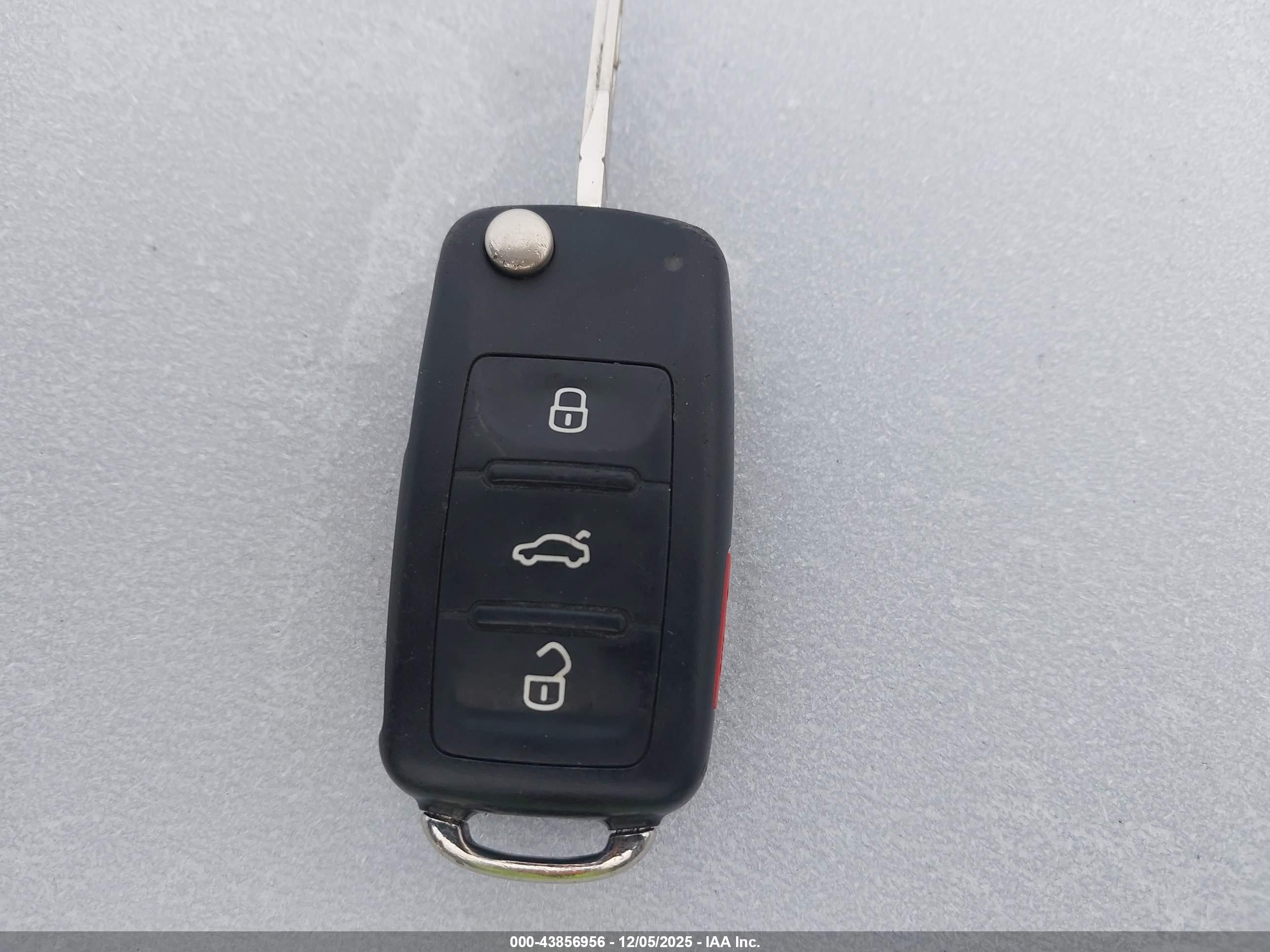 VOLKSWAGEN GOLF image 11