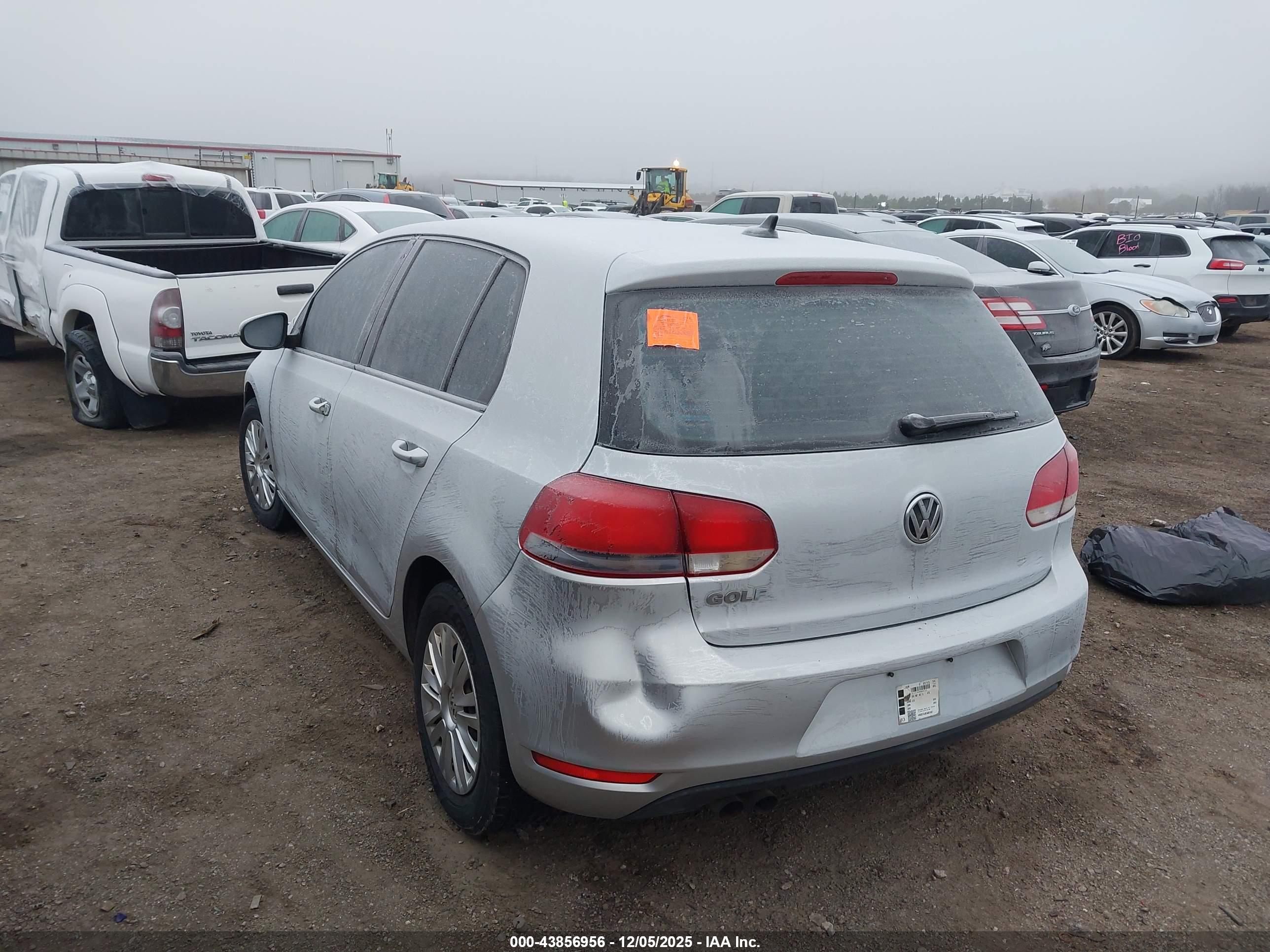 VOLKSWAGEN GOLF image 3