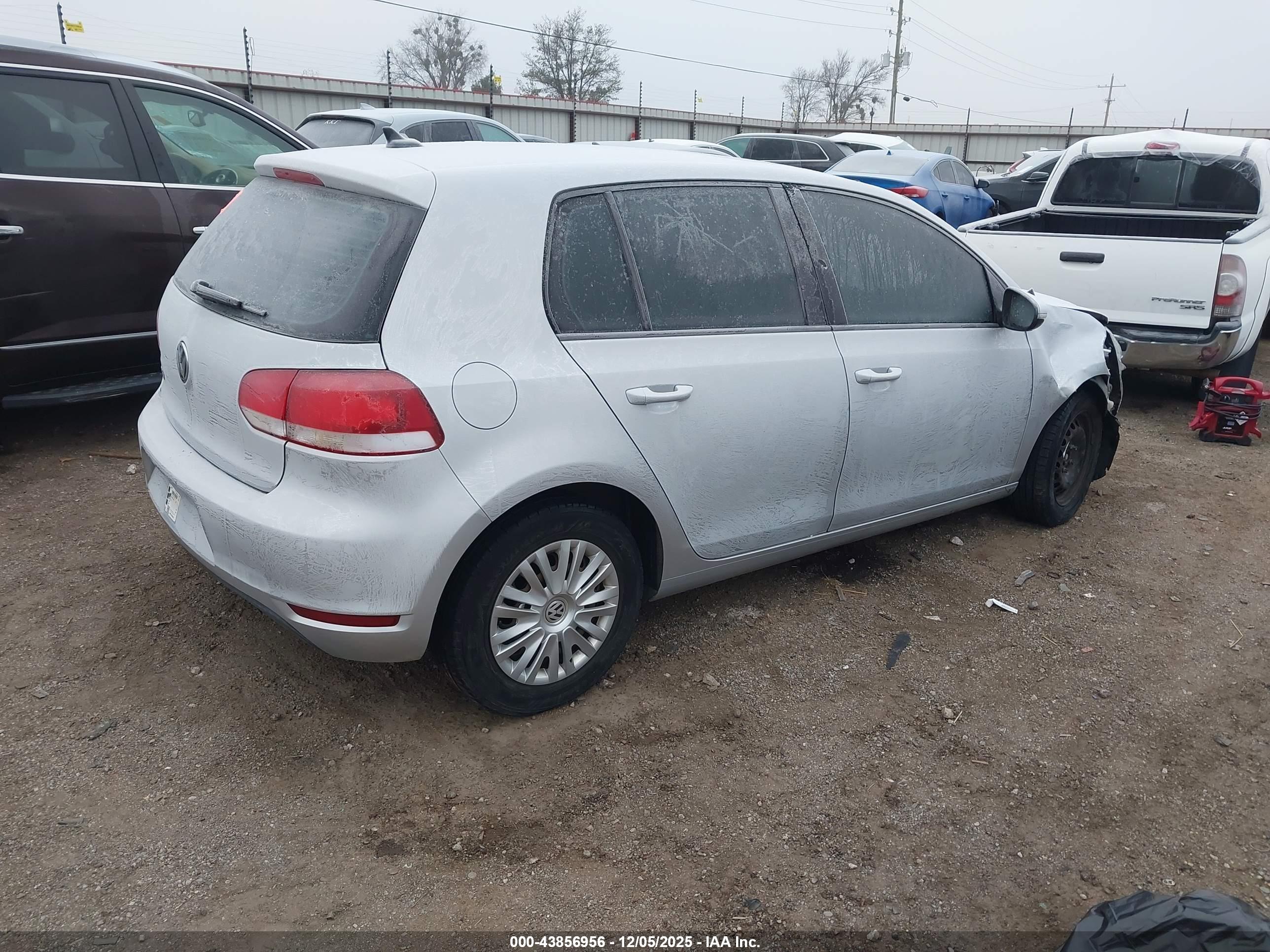 VOLKSWAGEN GOLF image 4