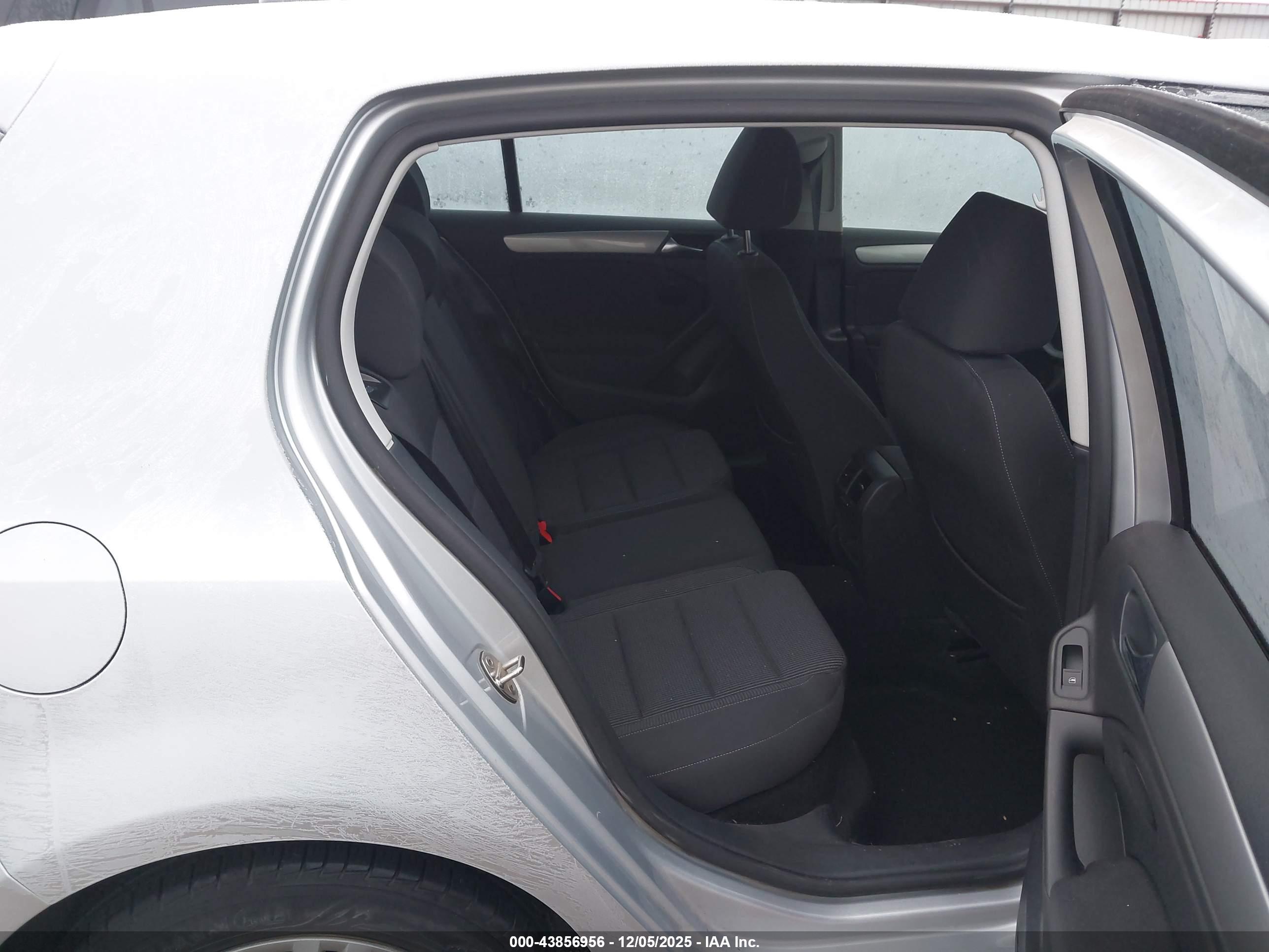 VOLKSWAGEN GOLF image 8