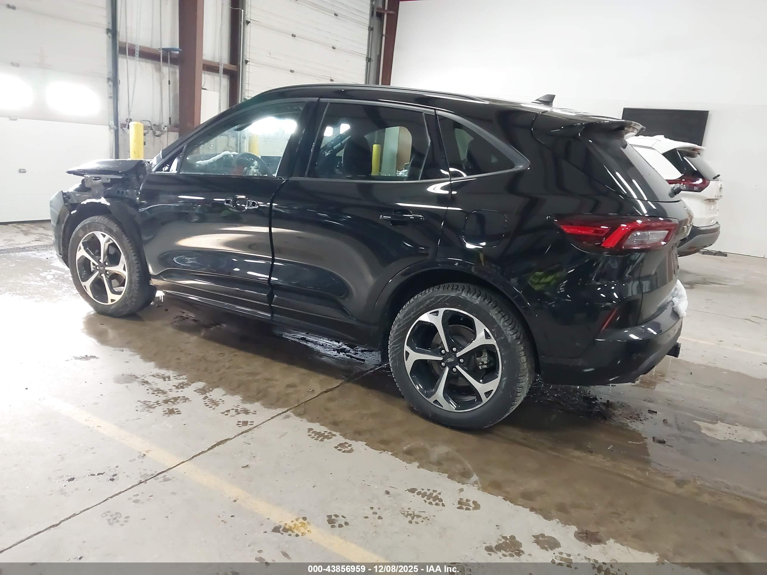 FORD ESCAPE image 3