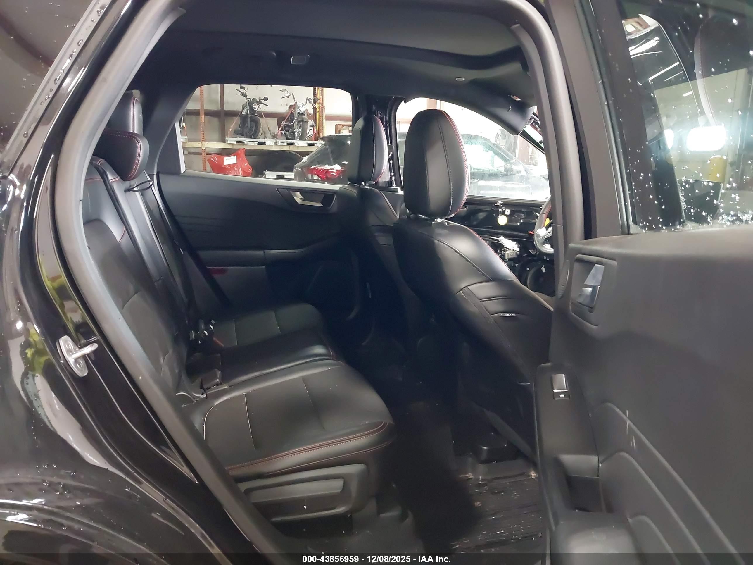 FORD ESCAPE image 8