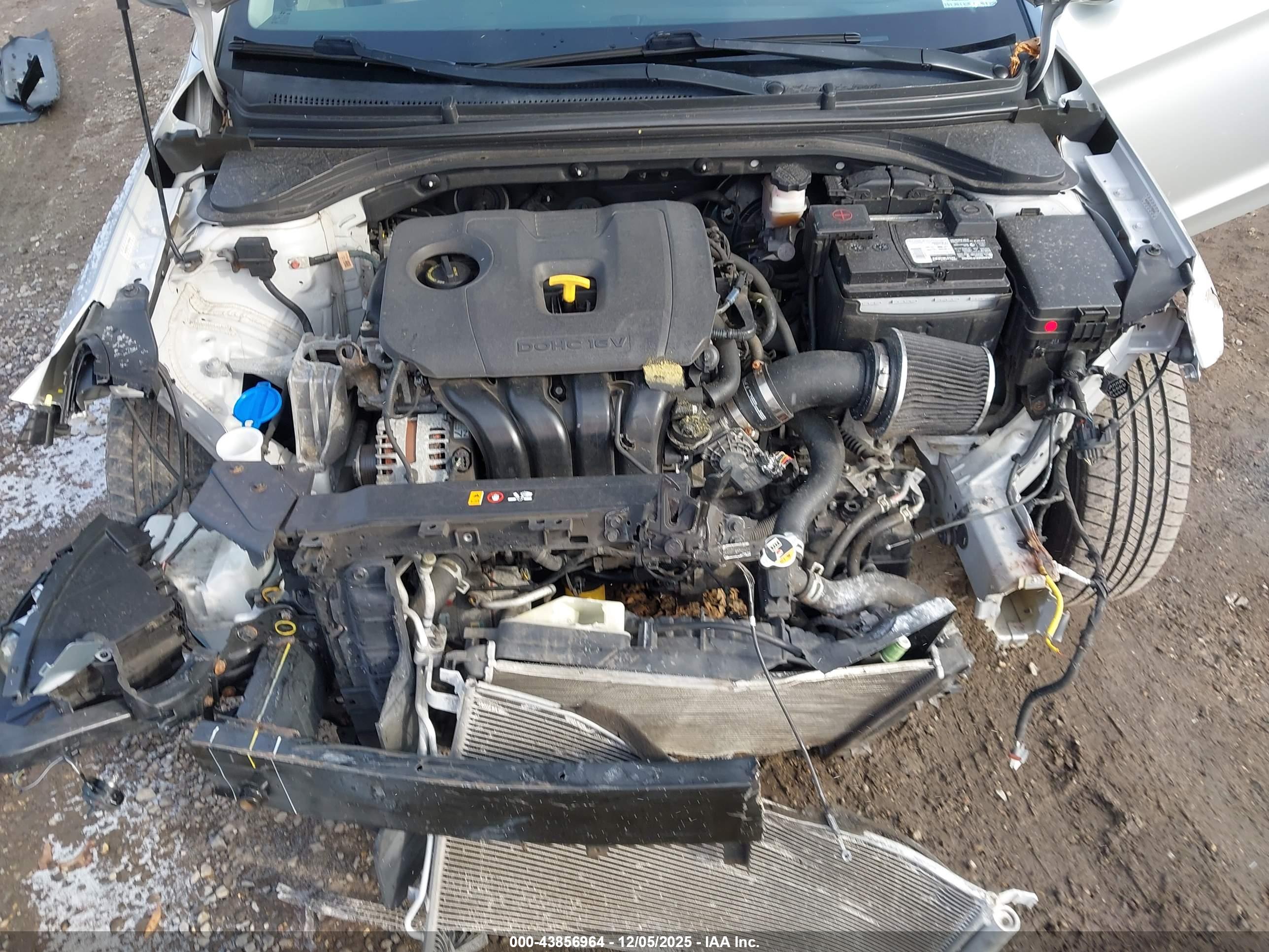 HYUNDAI ELANTRA image 10