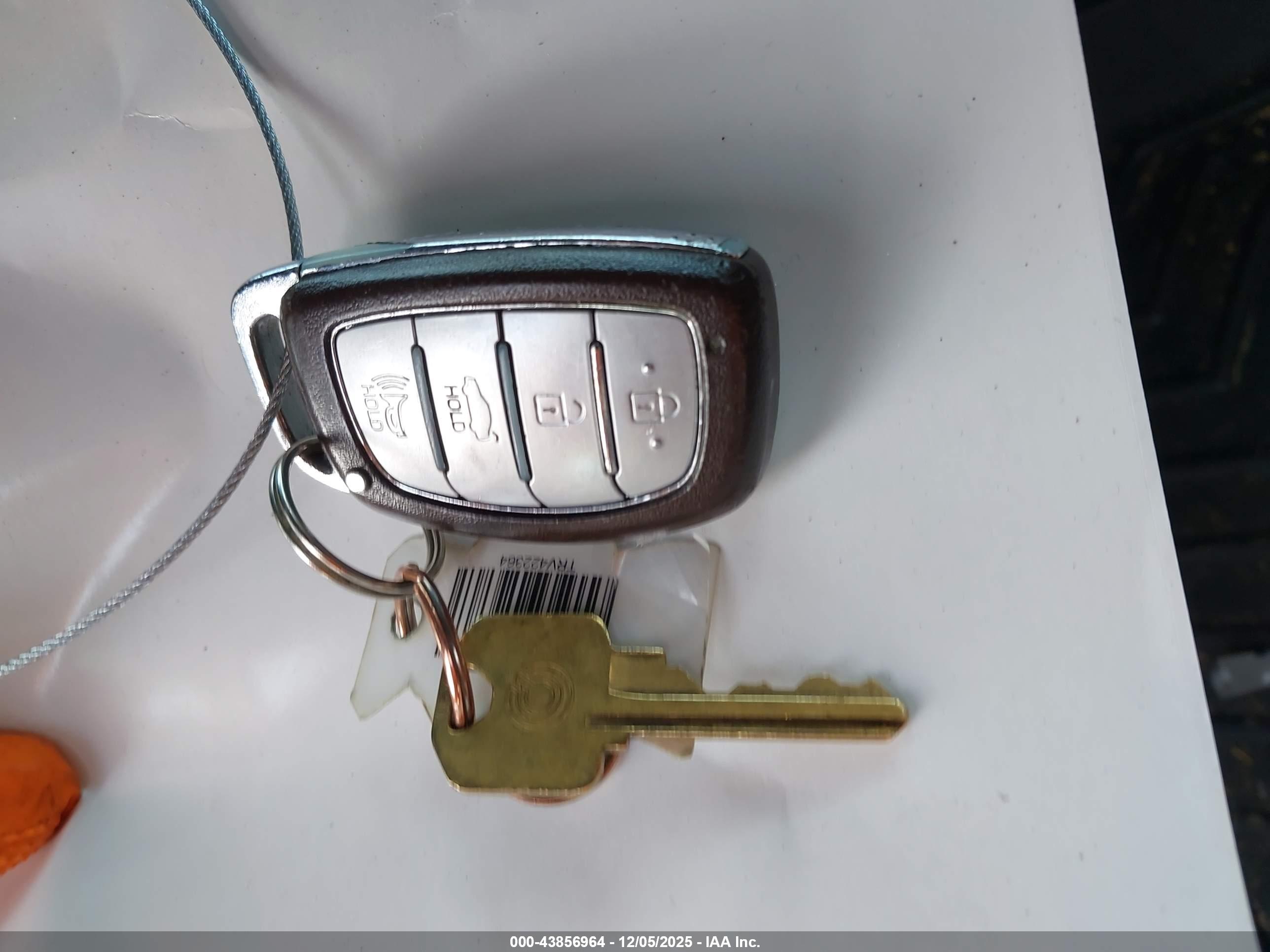 HYUNDAI ELANTRA image 11