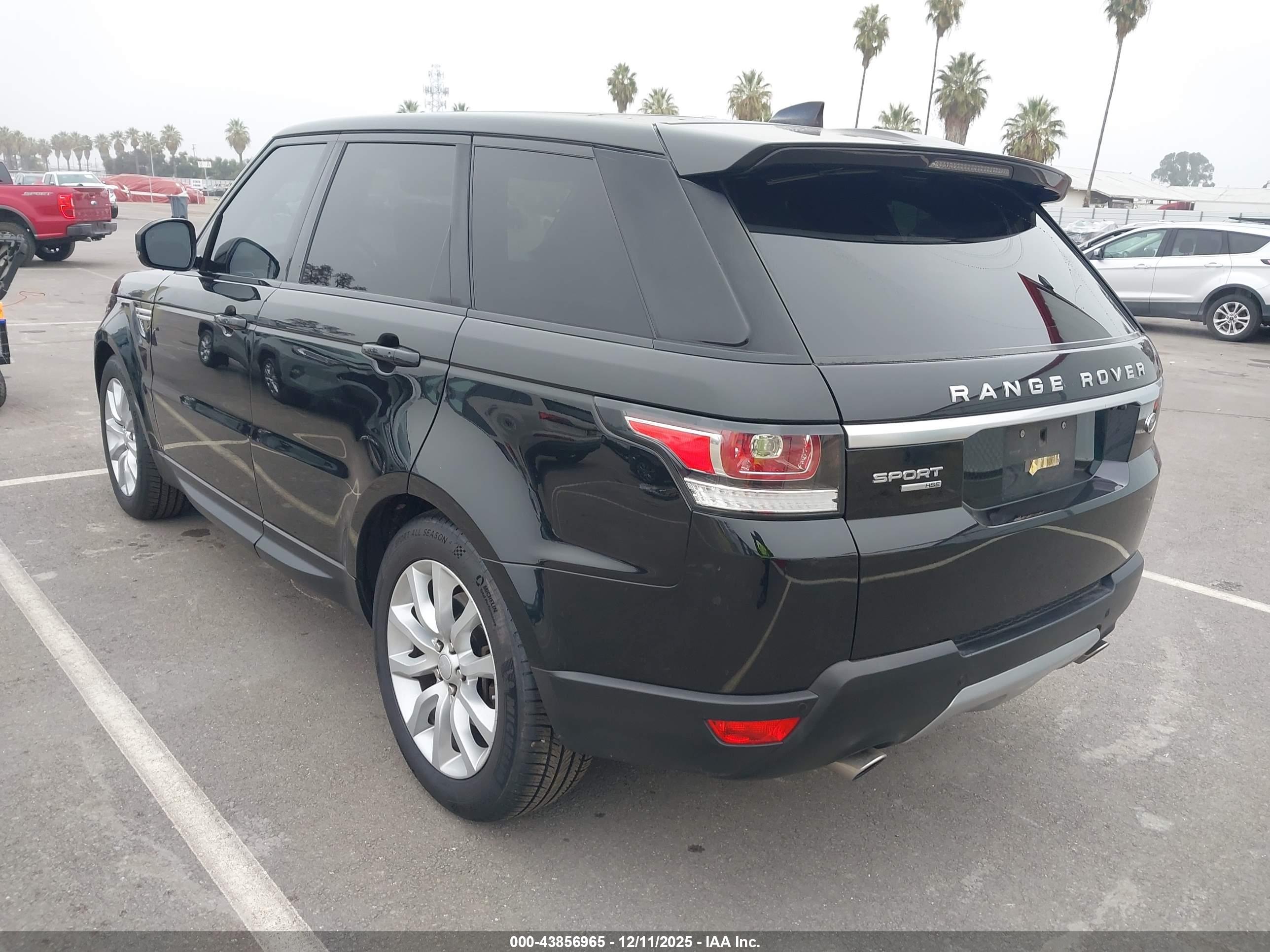 LAND ROVER image 3