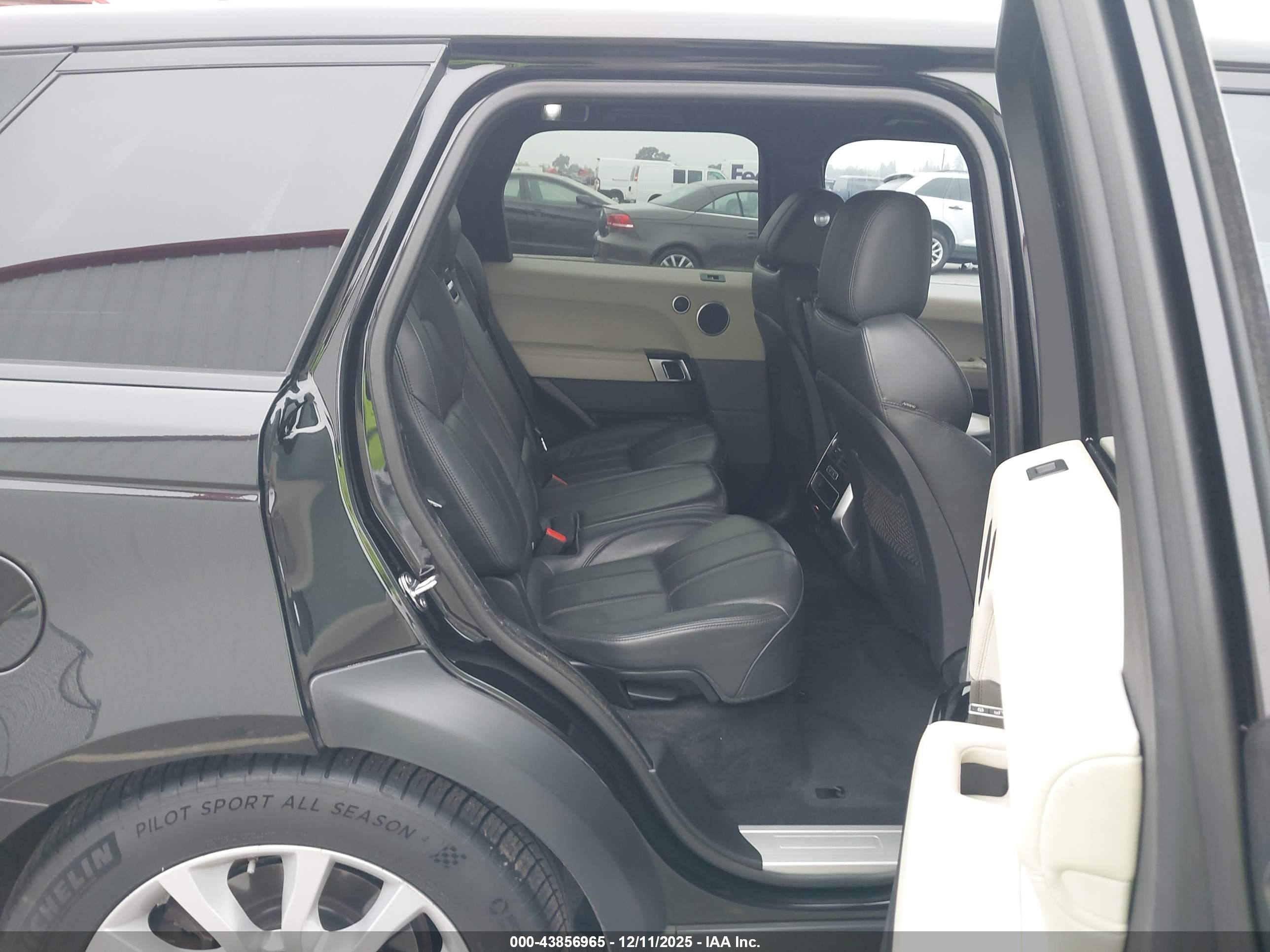 LAND ROVER image 8