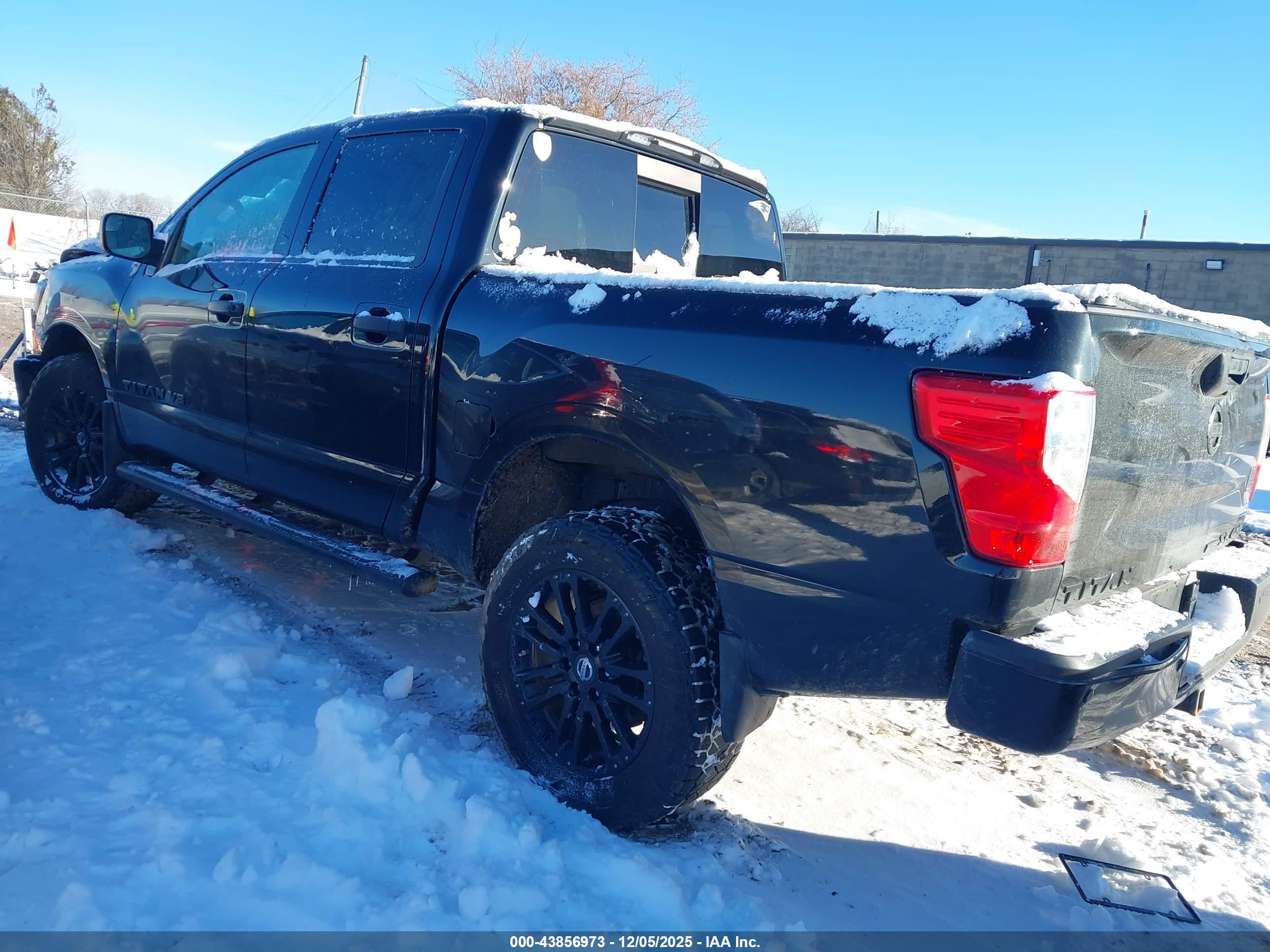 NISSAN TITAN image 3