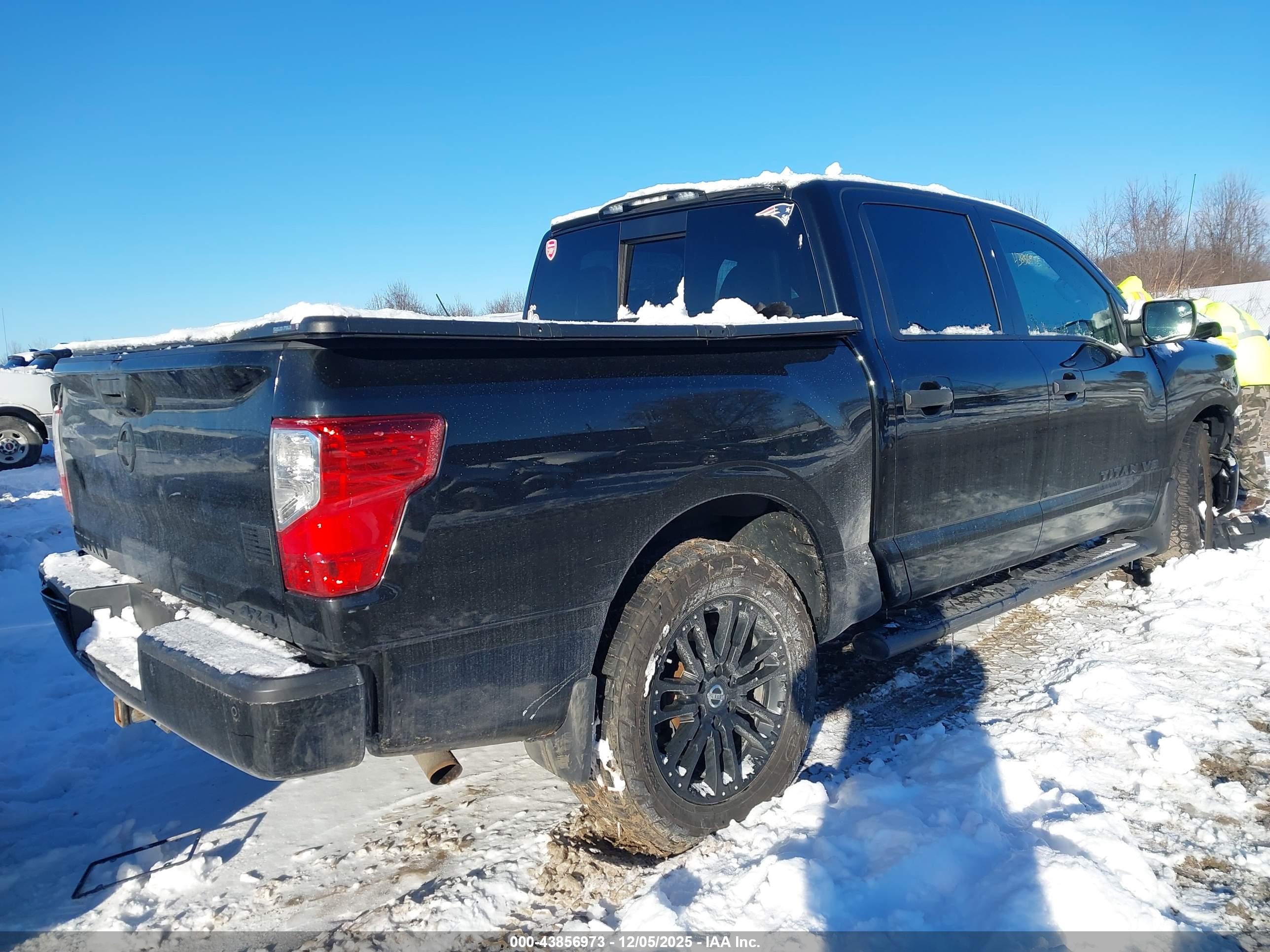 NISSAN TITAN image 4