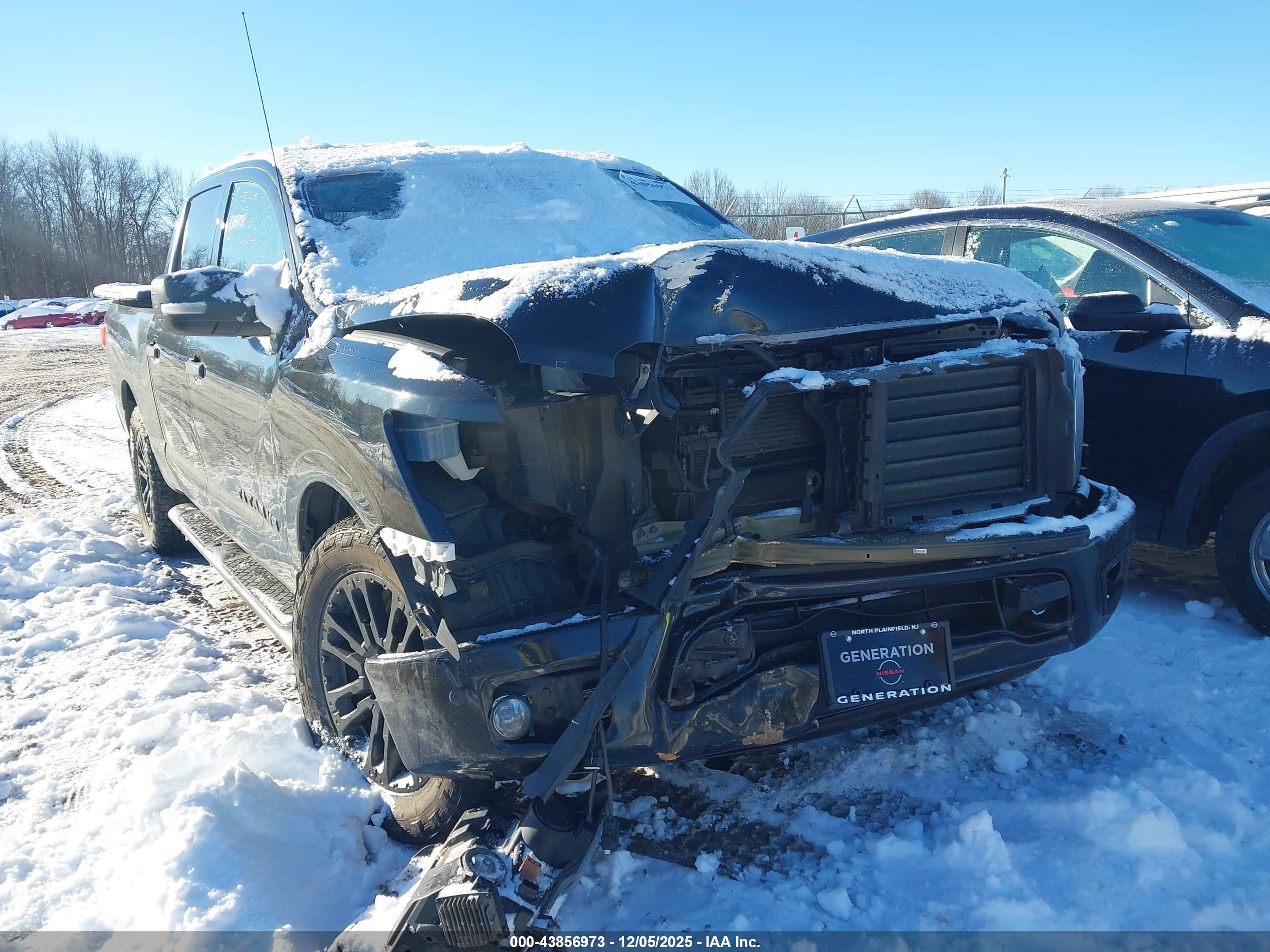 NISSAN TITAN image 6