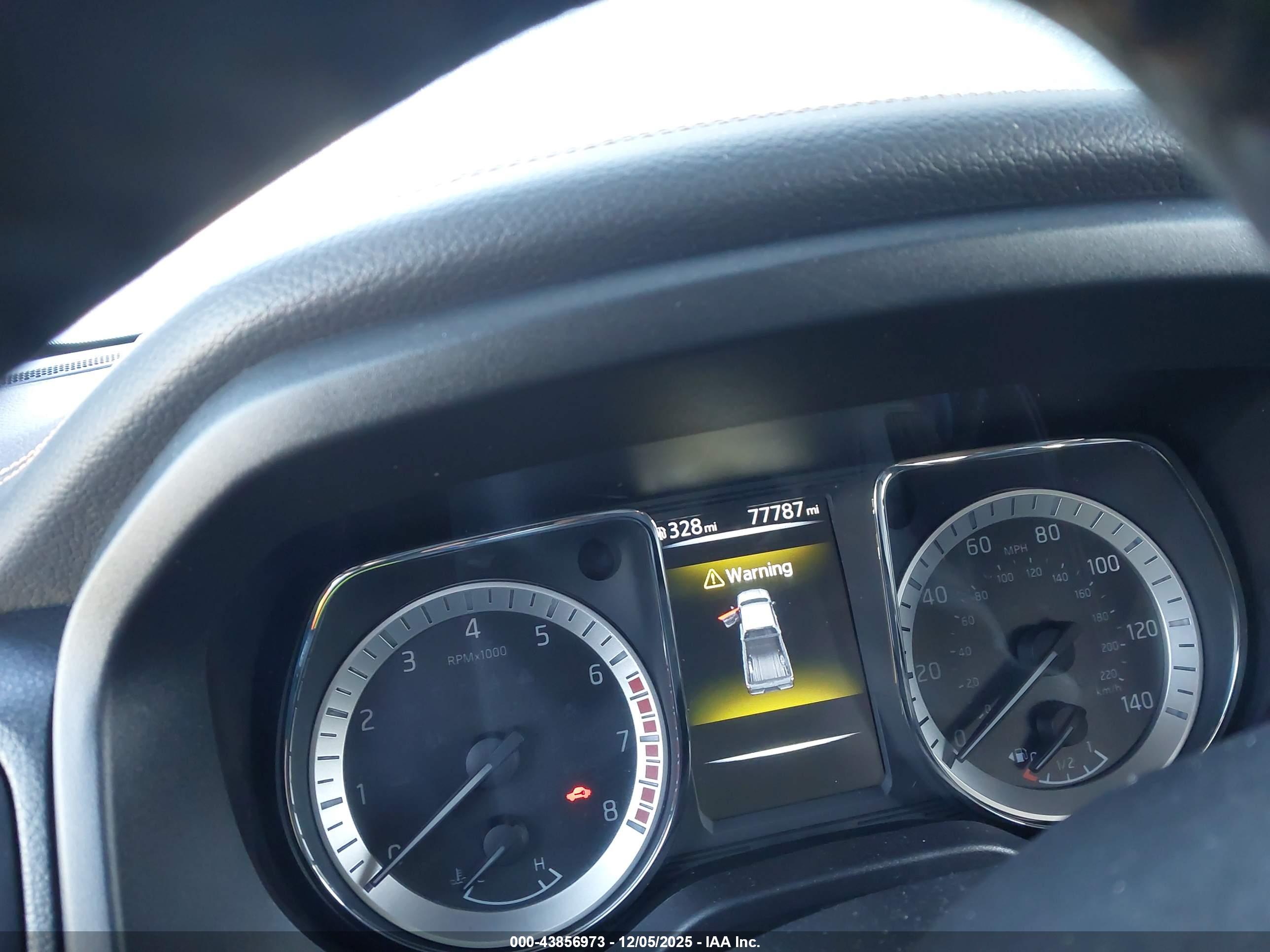 NISSAN TITAN image 7