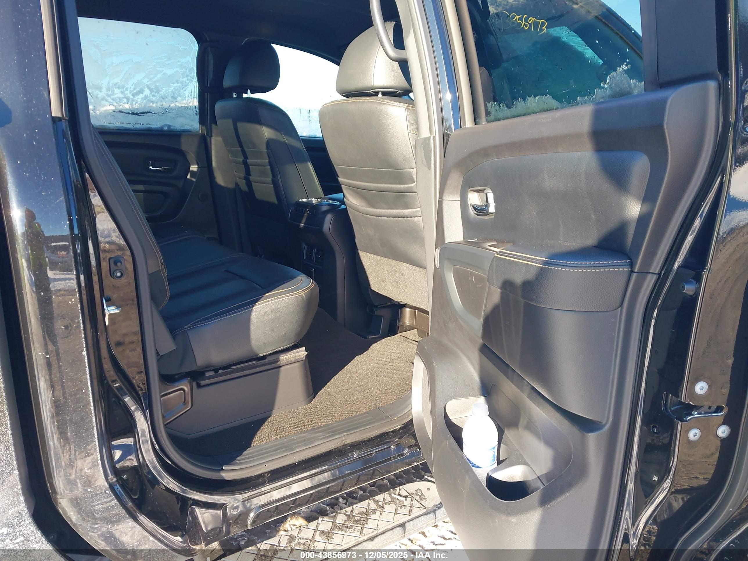 NISSAN TITAN image 8
