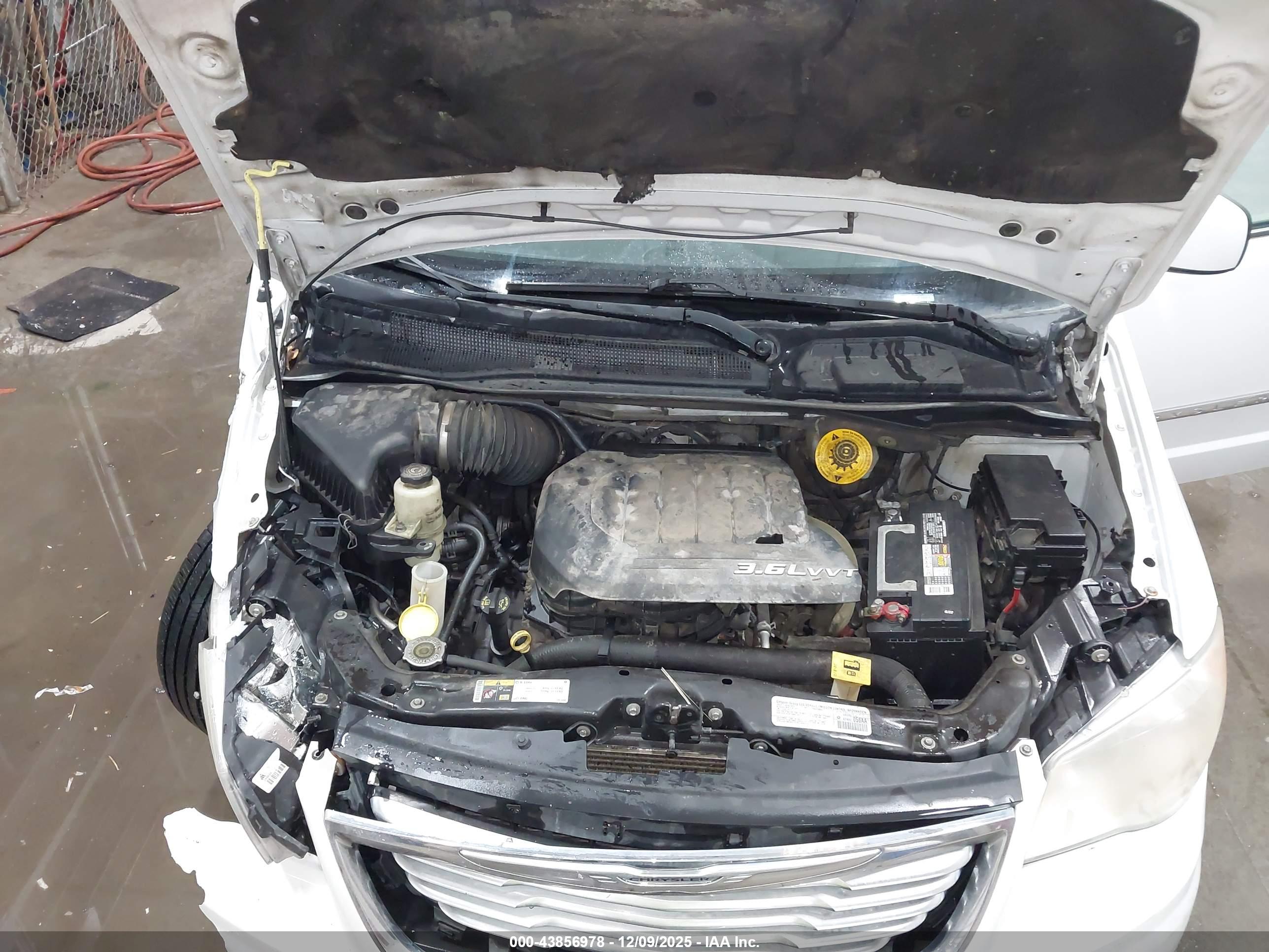 CHRYSLER TOWN image 10