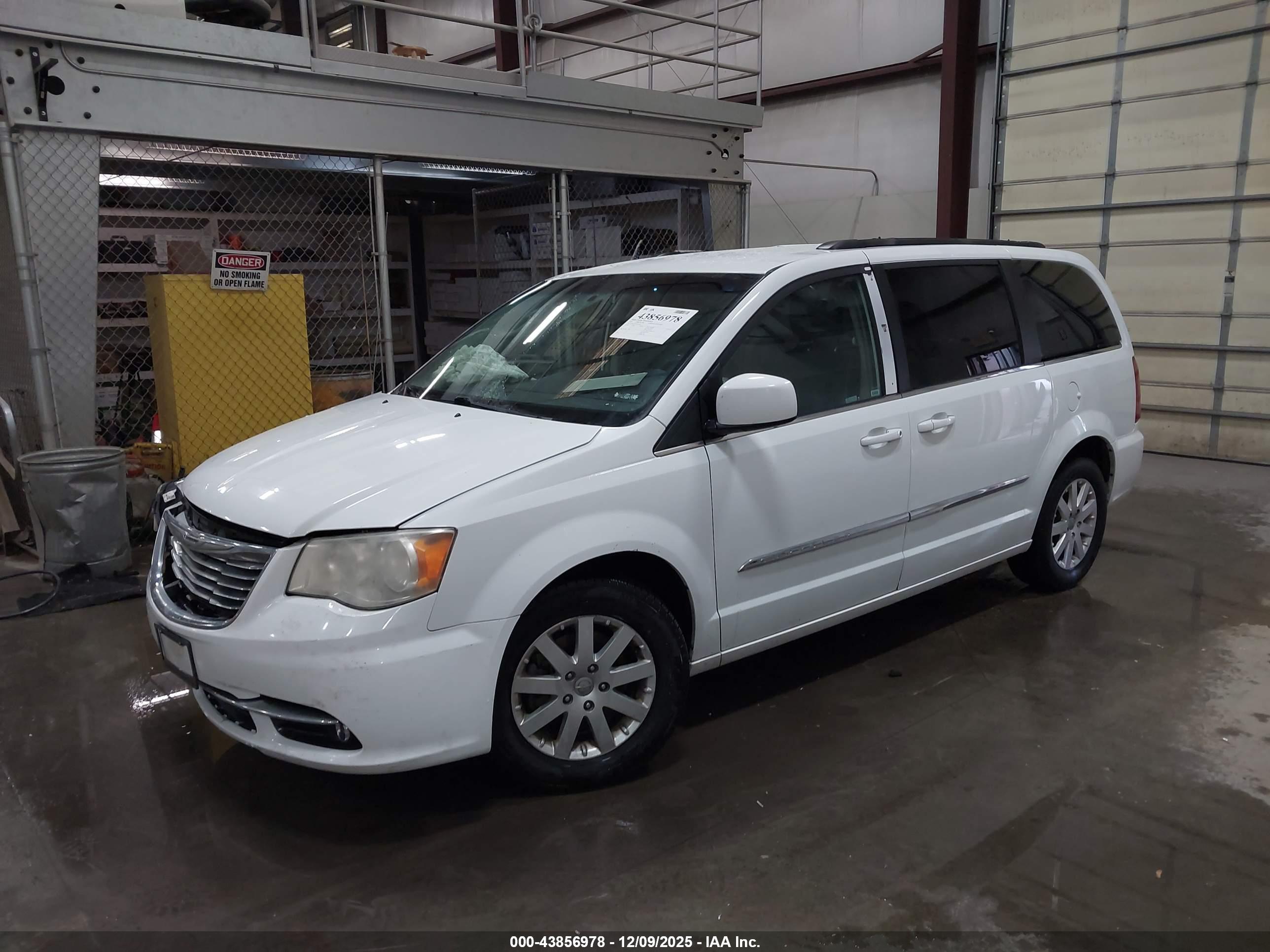 CHRYSLER TOWN image 2