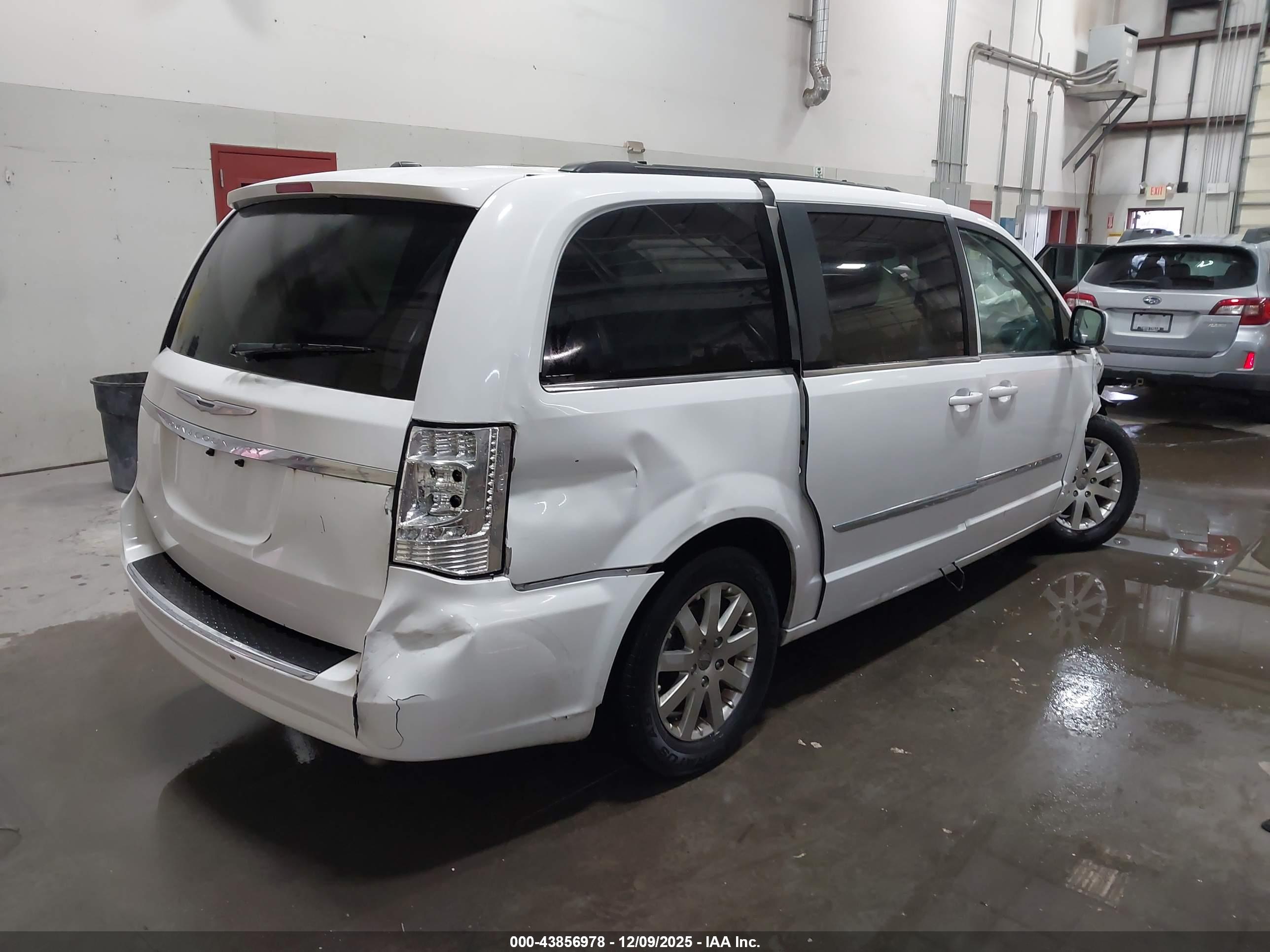 CHRYSLER TOWN image 4