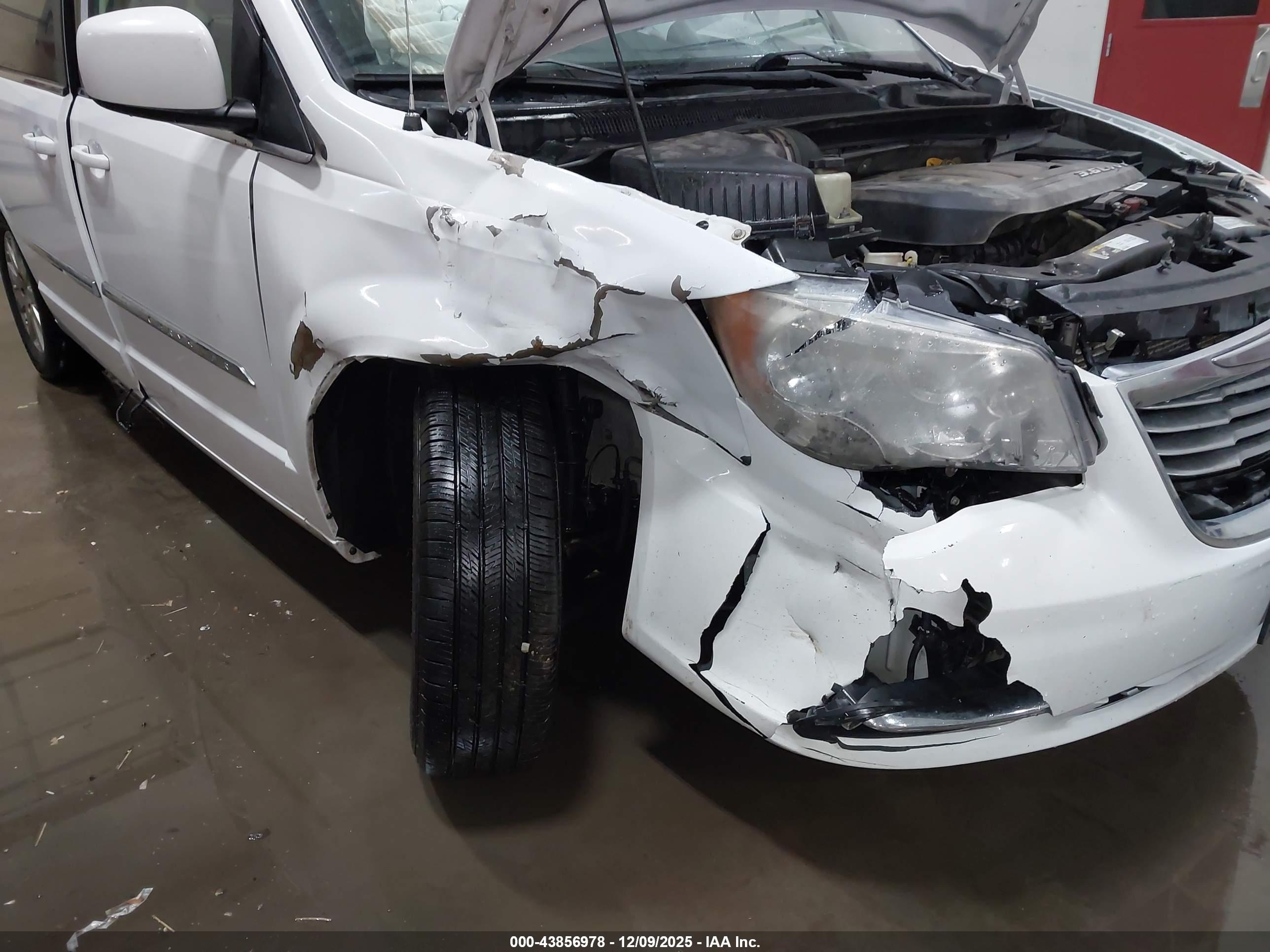 CHRYSLER TOWN image 6