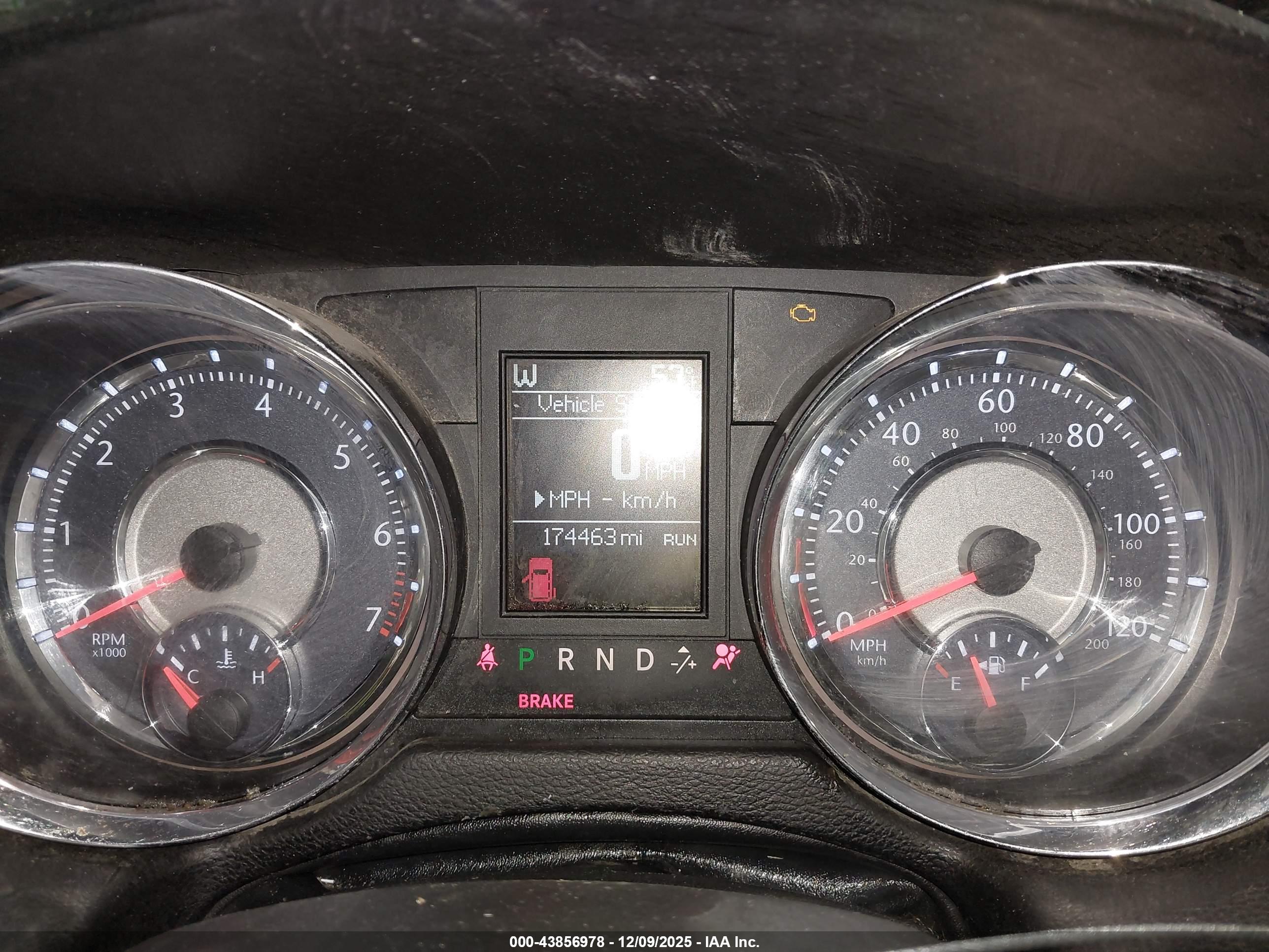 CHRYSLER TOWN image 7