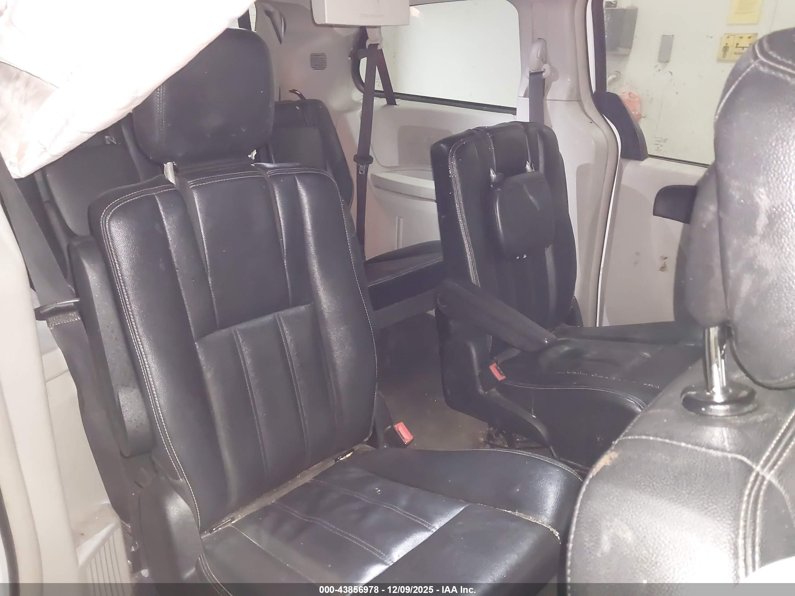 CHRYSLER TOWN image 8