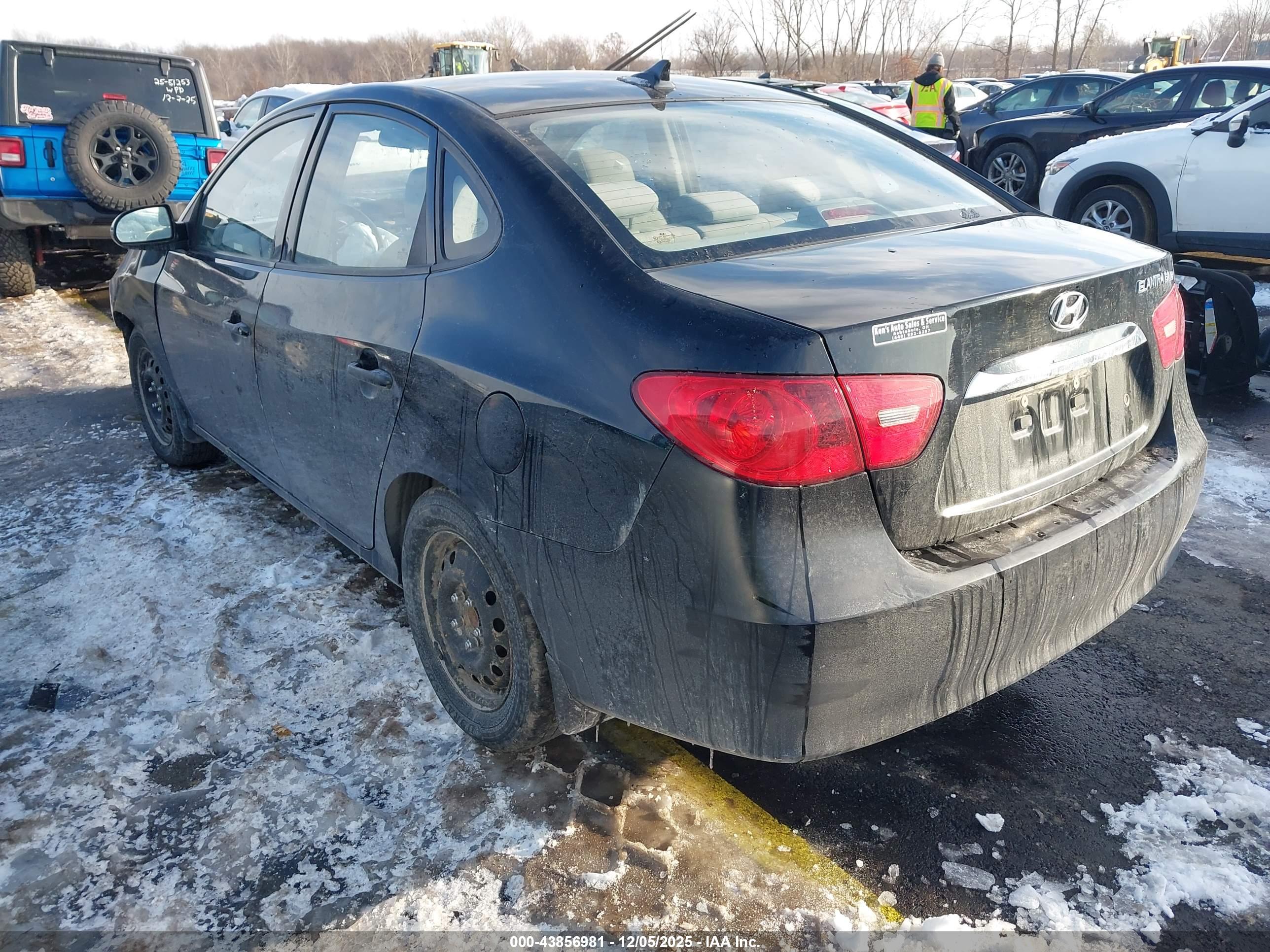 HYUNDAI ELANTRA image 3