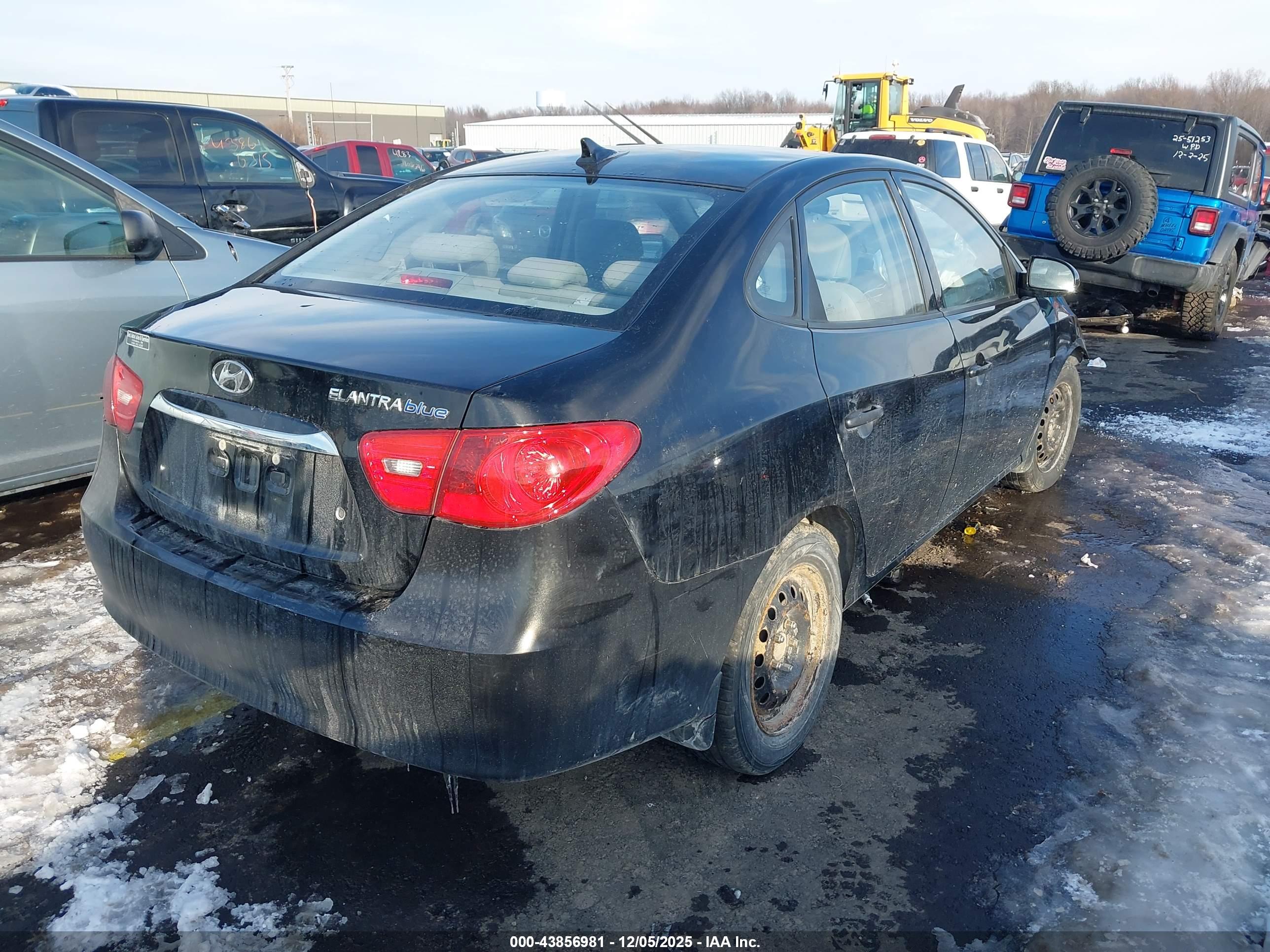 HYUNDAI ELANTRA image 4