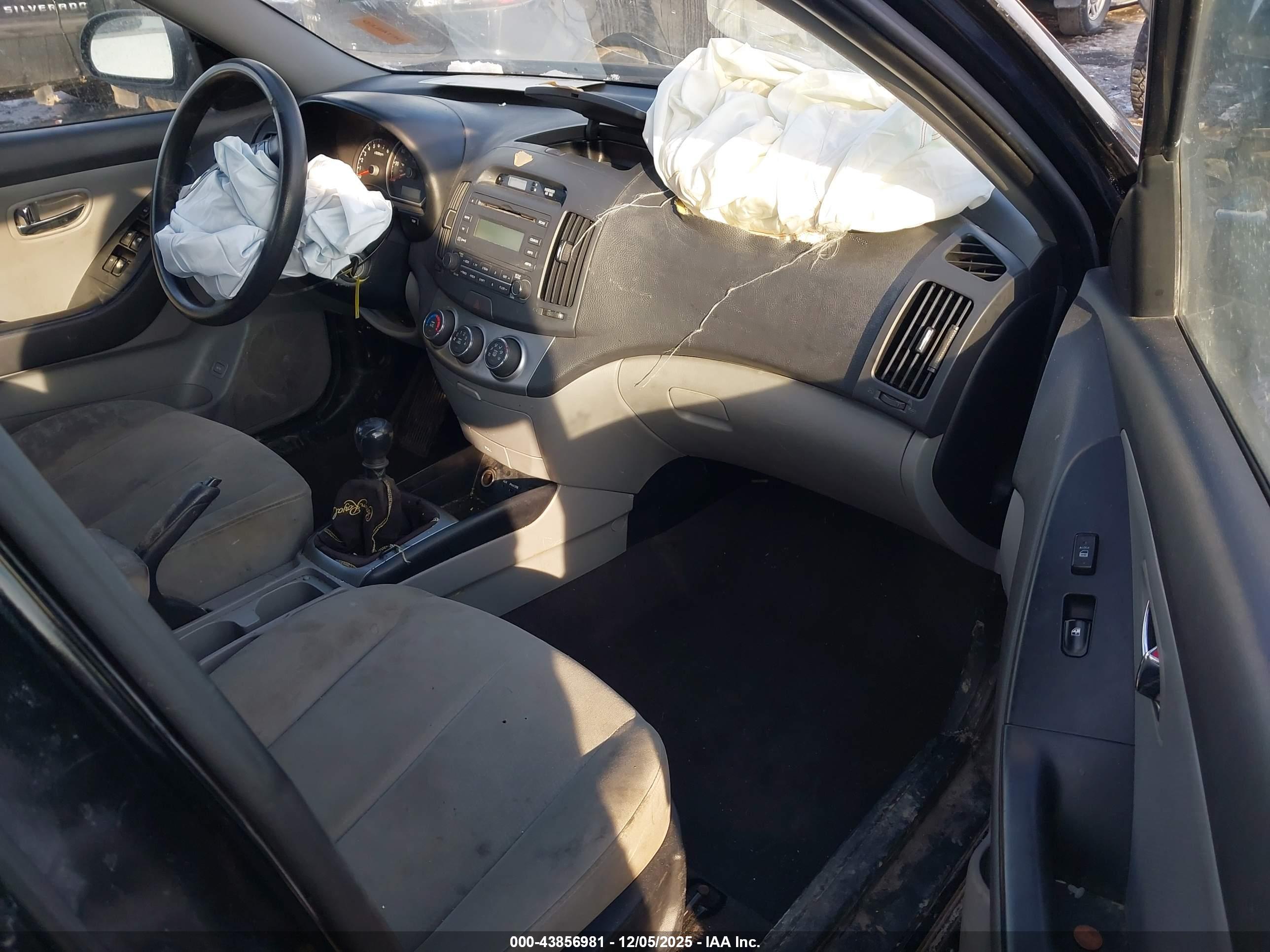 HYUNDAI ELANTRA image 5