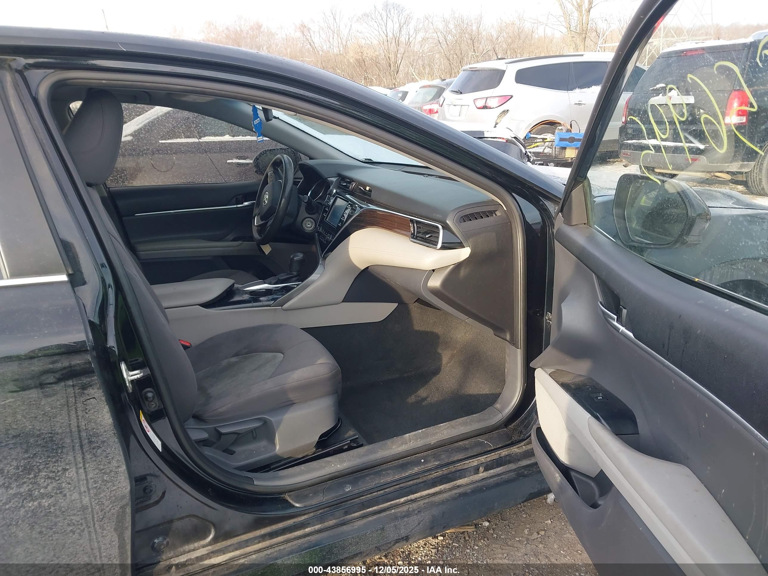 TOYOTA CAMRY image 5
