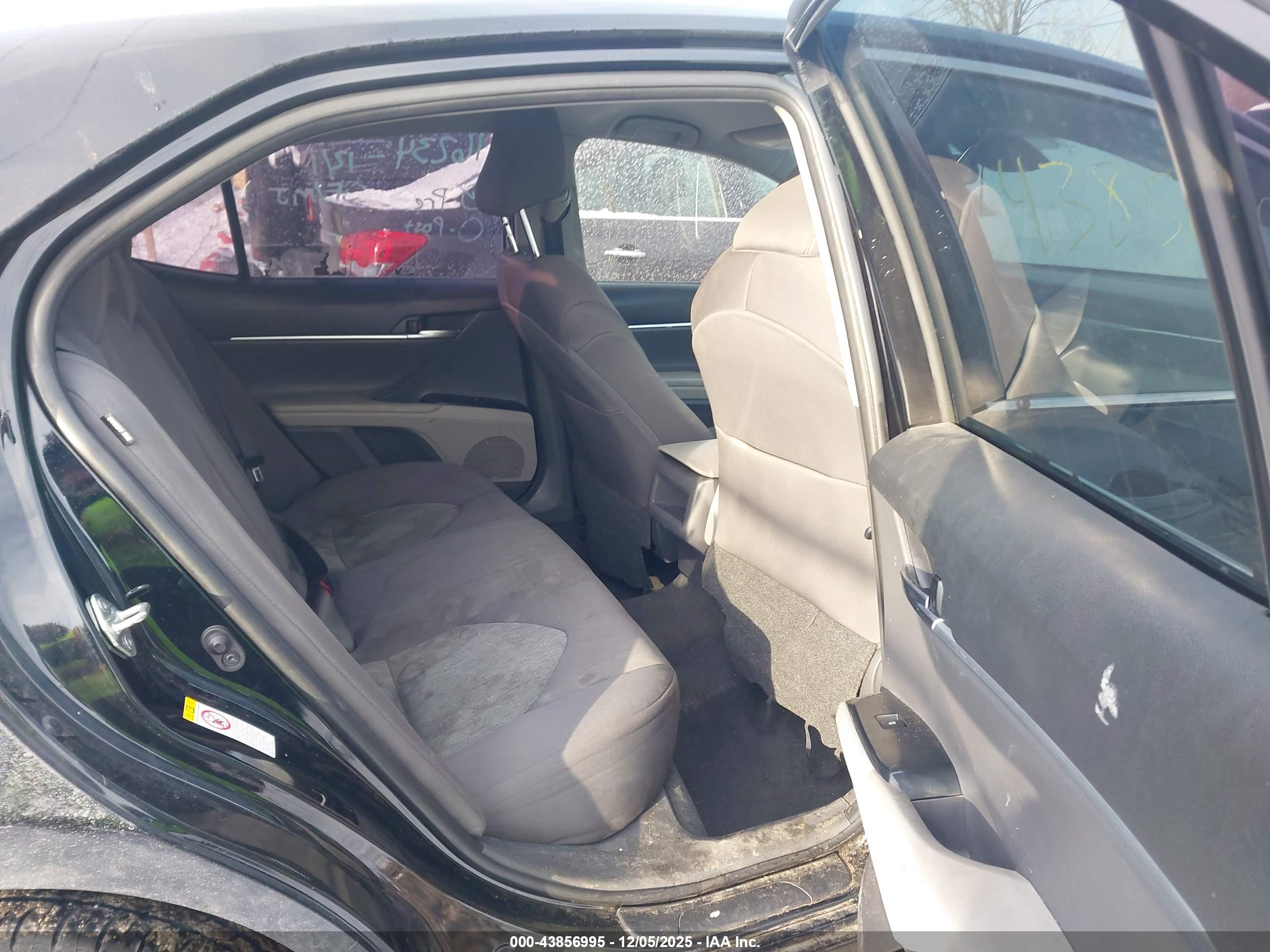TOYOTA CAMRY image 8