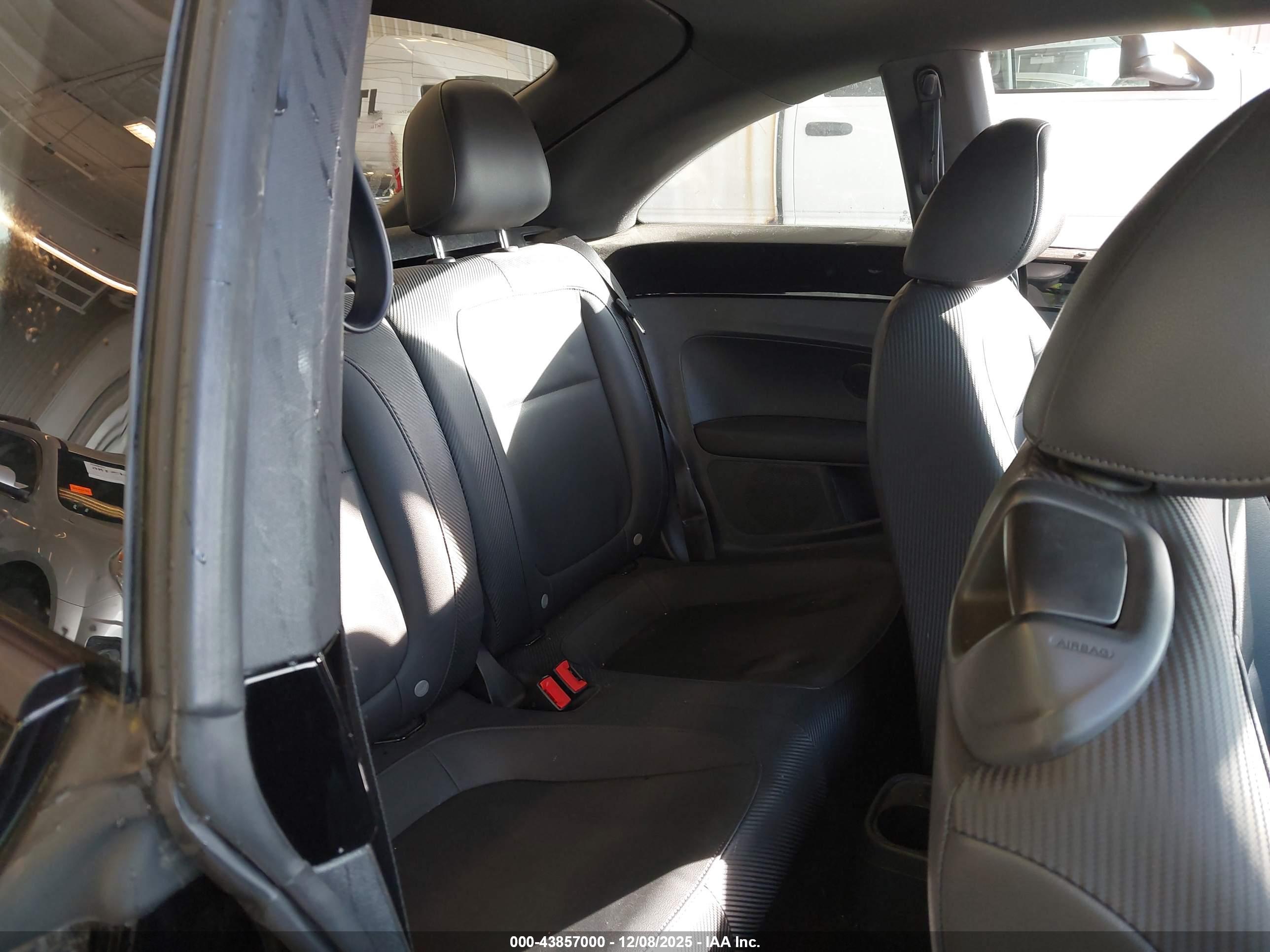 VOLKSWAGEN BEETLE image 8