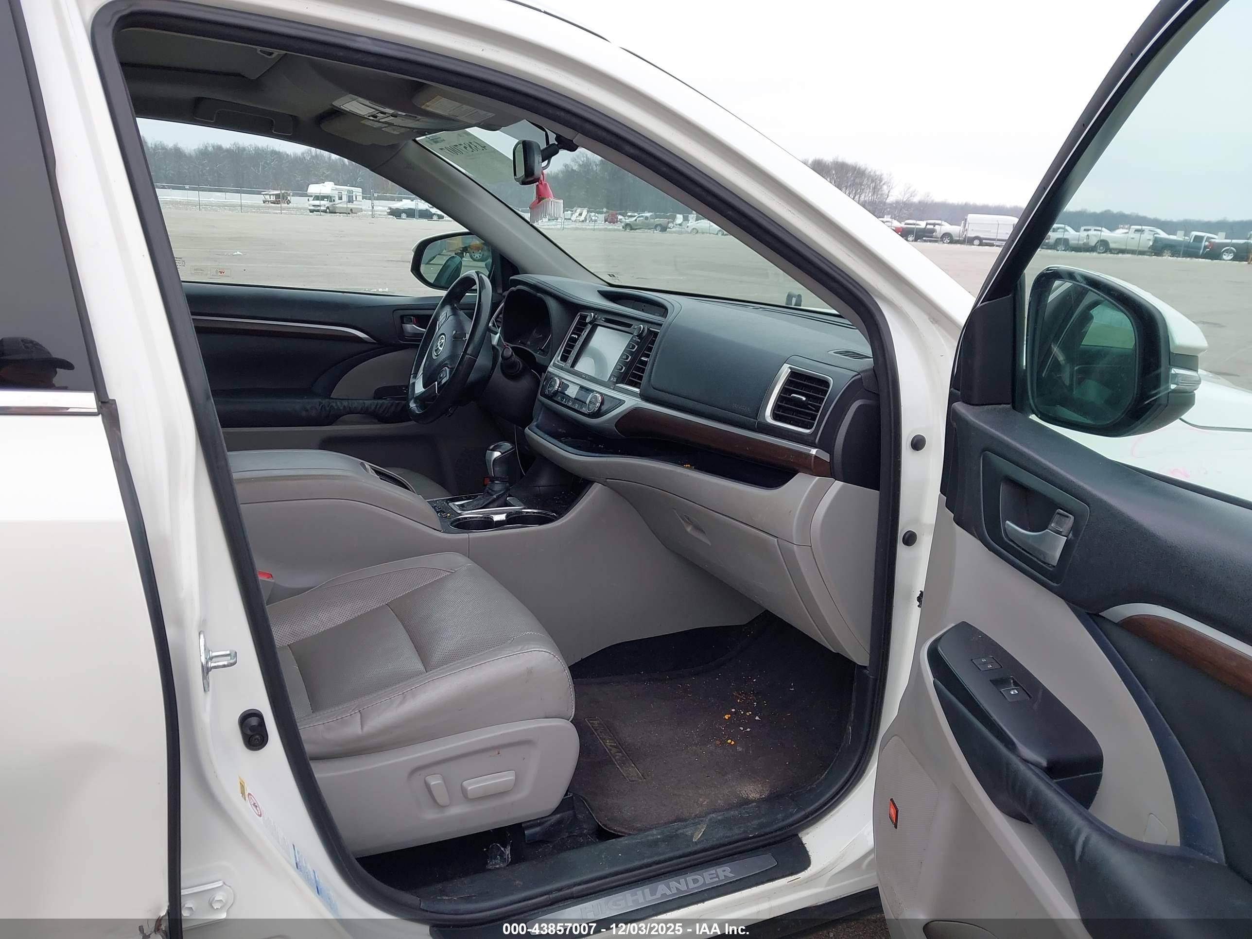TOYOTA HIGHLANDER image 5