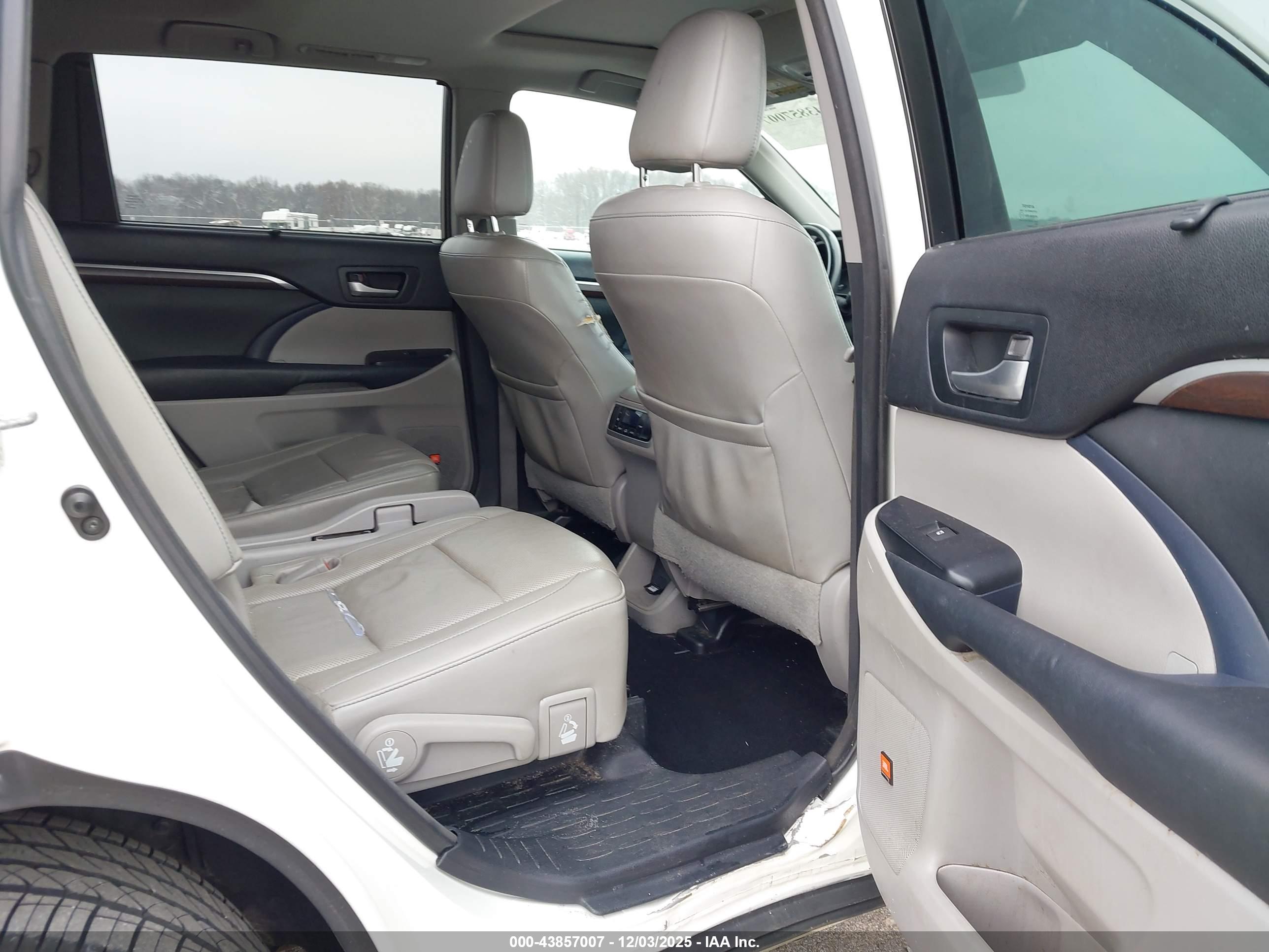TOYOTA HIGHLANDER image 8