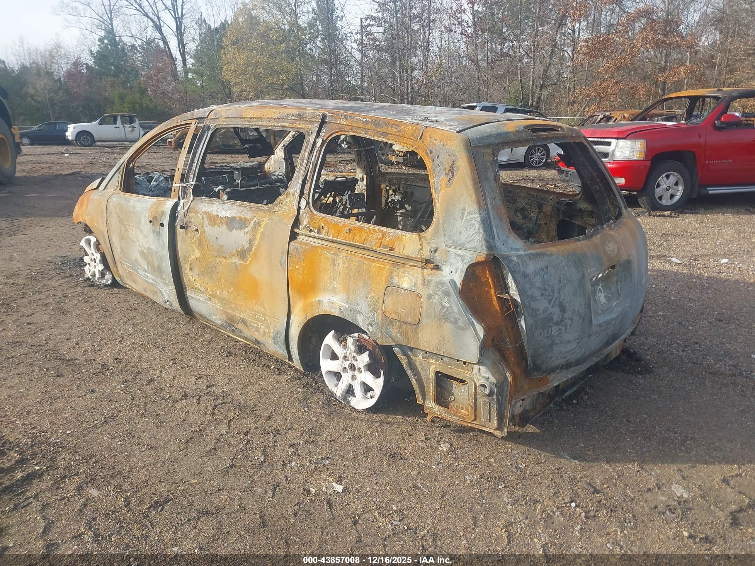 NISSAN QUEST image 3