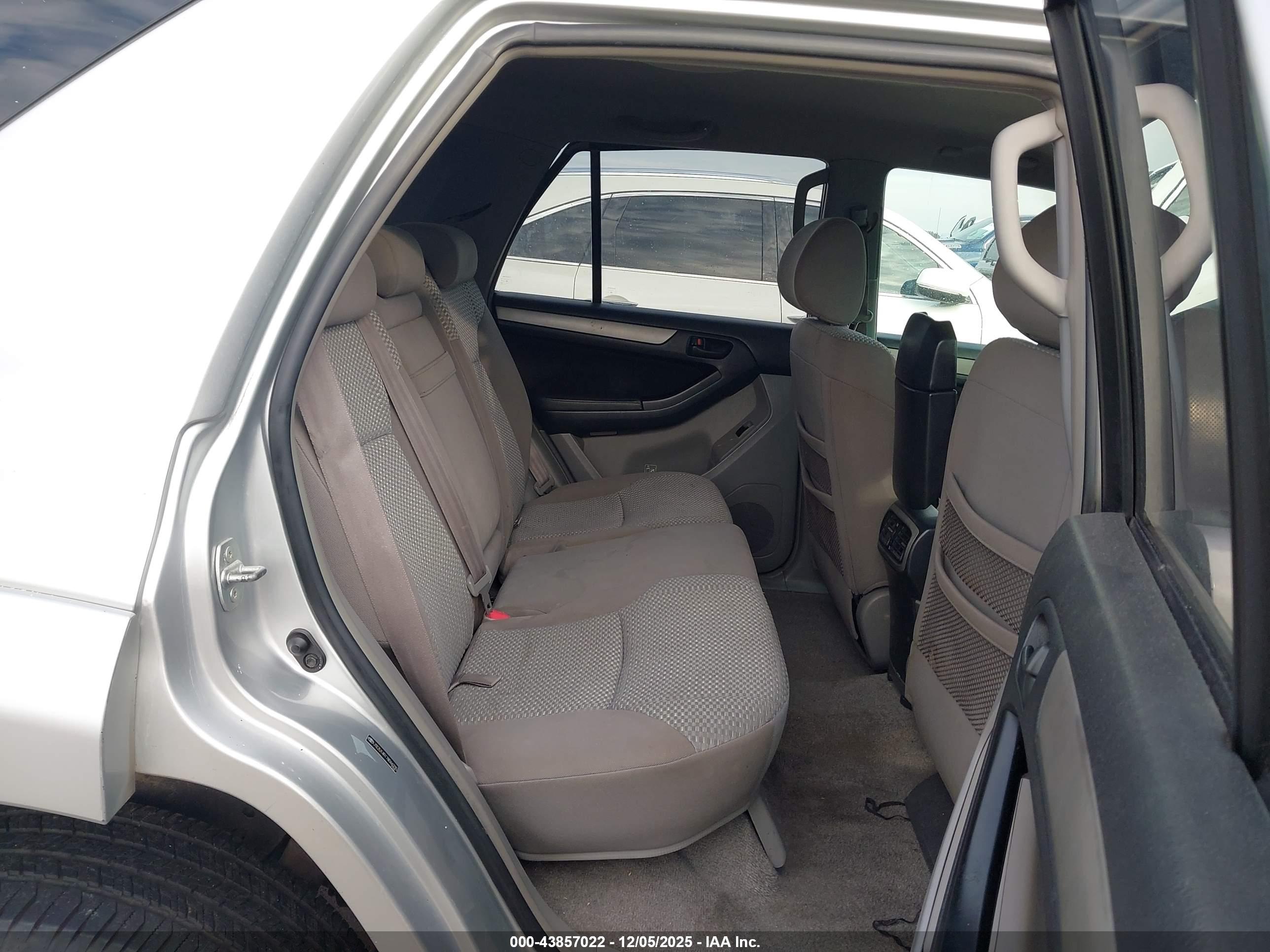 TOYOTA 4RUNNER image 8
