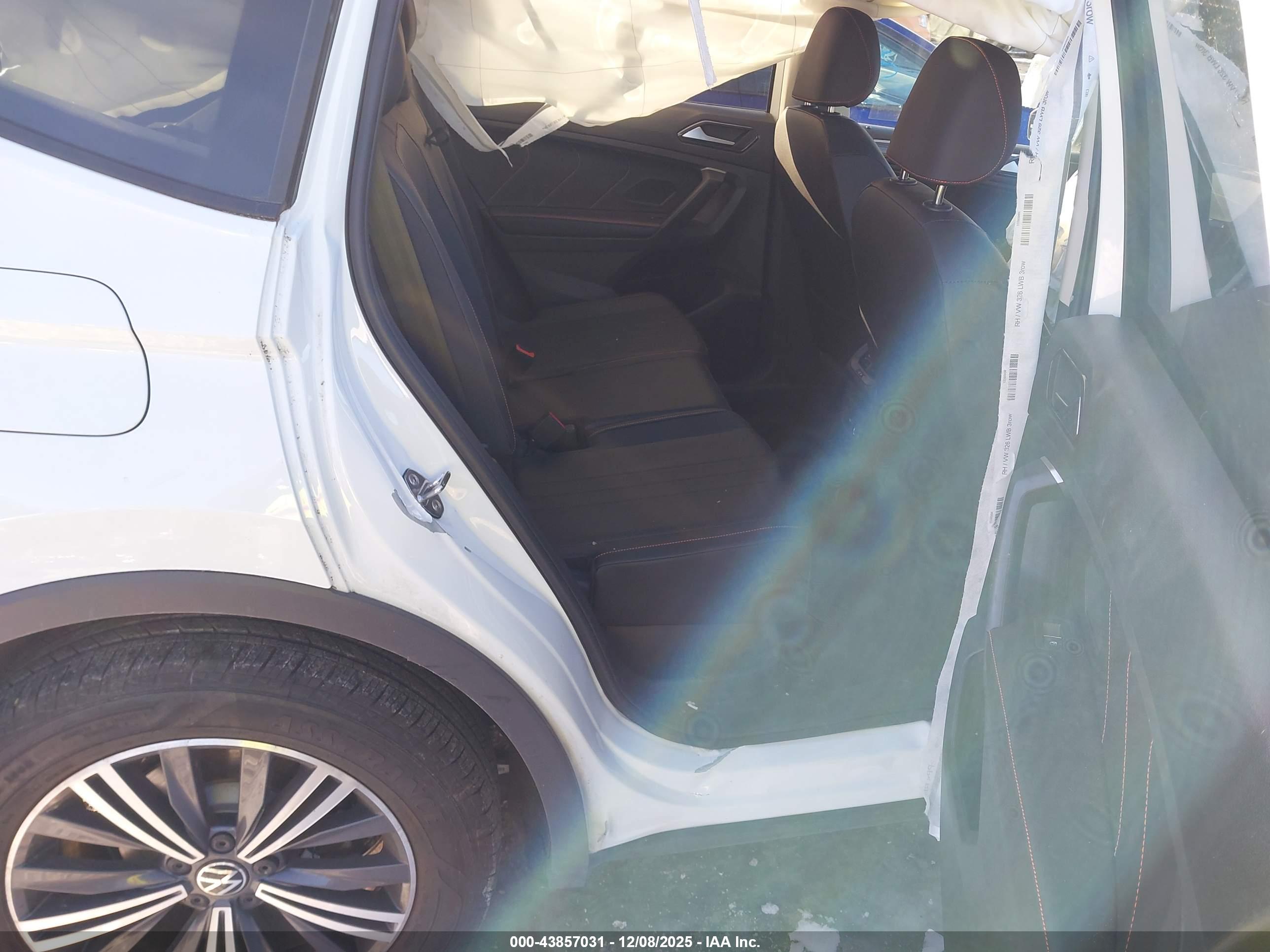 VOLKSWAGEN TIGUAN image 8