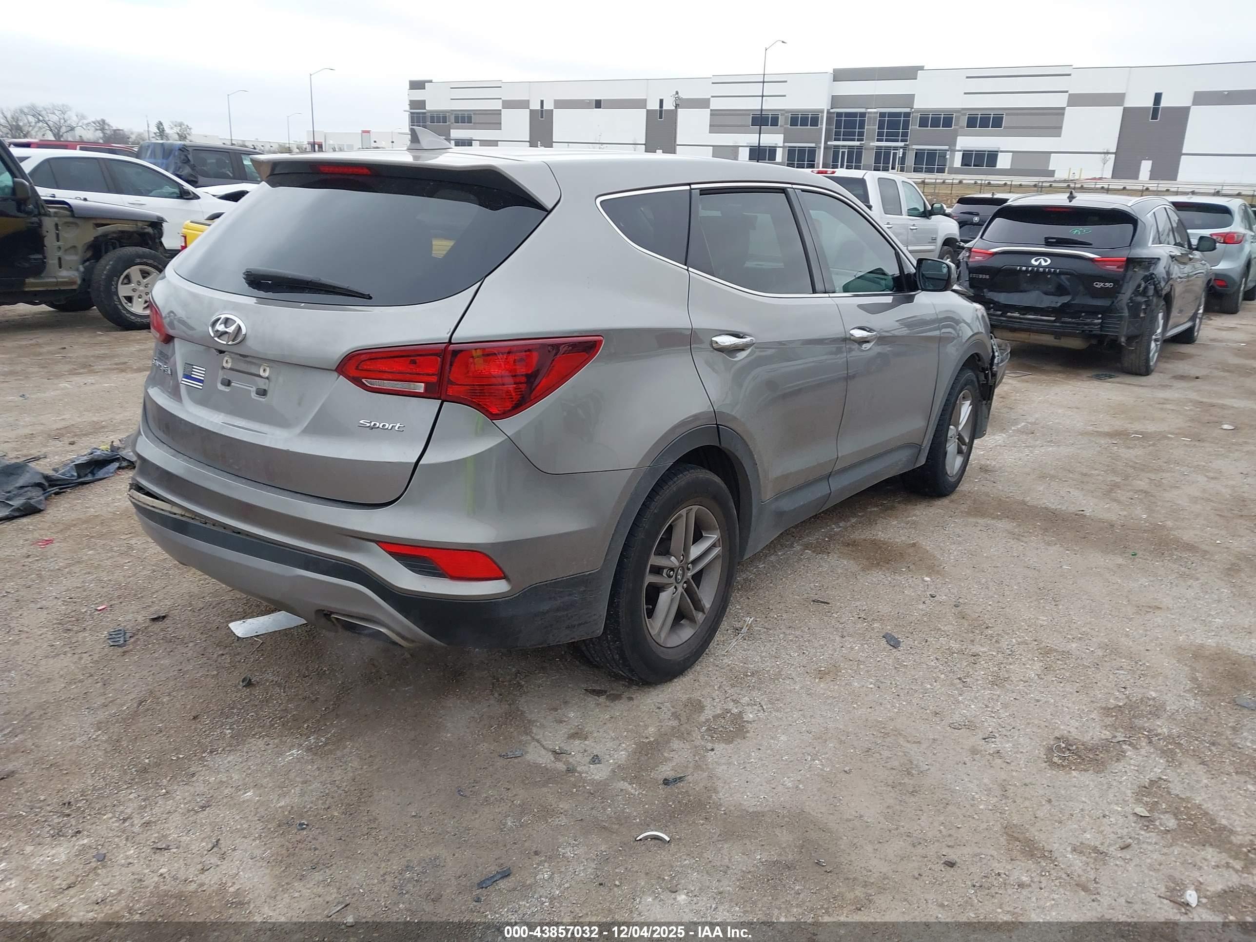 HYUNDAI SANTA image 4