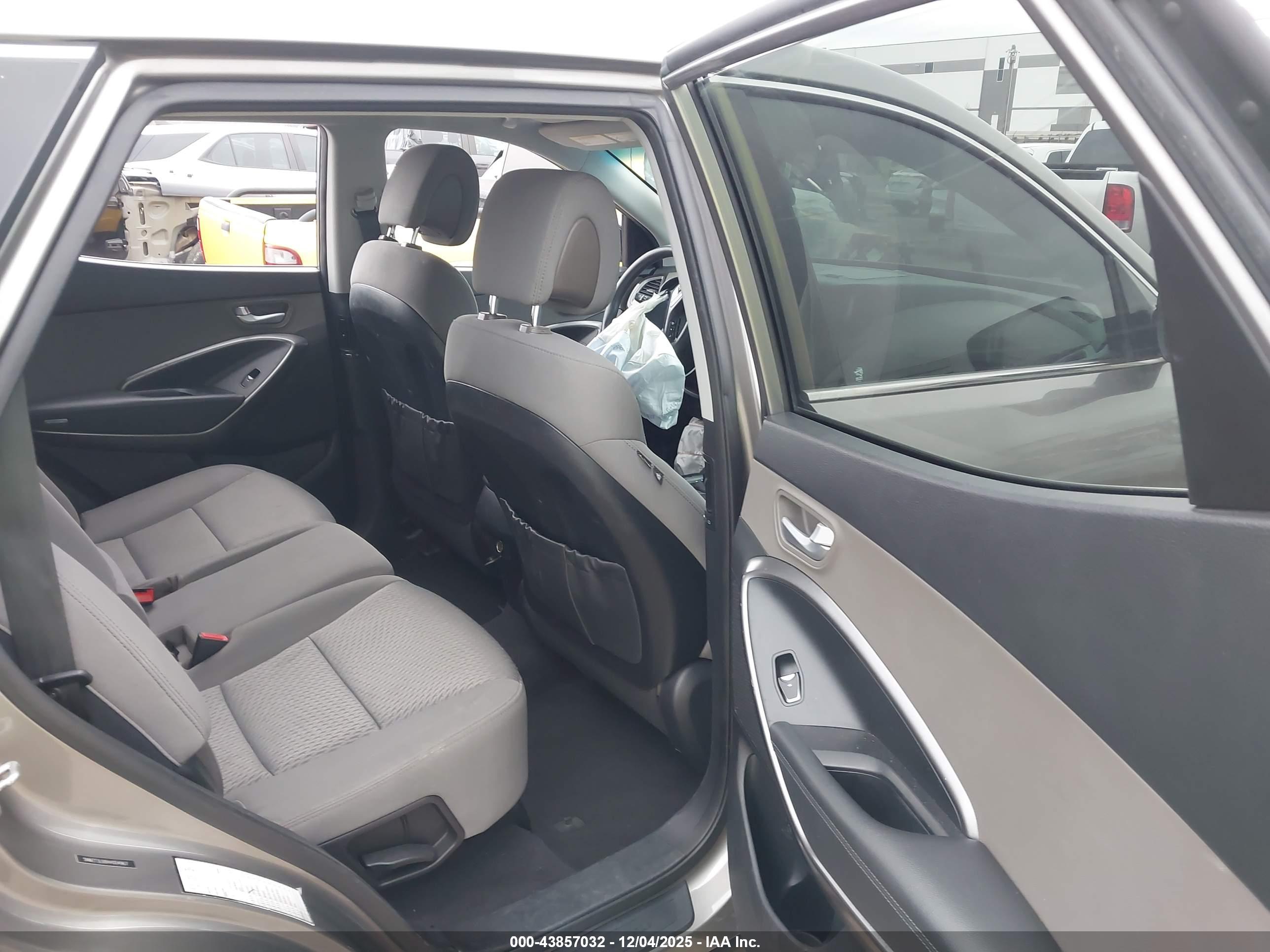 HYUNDAI SANTA image 8
