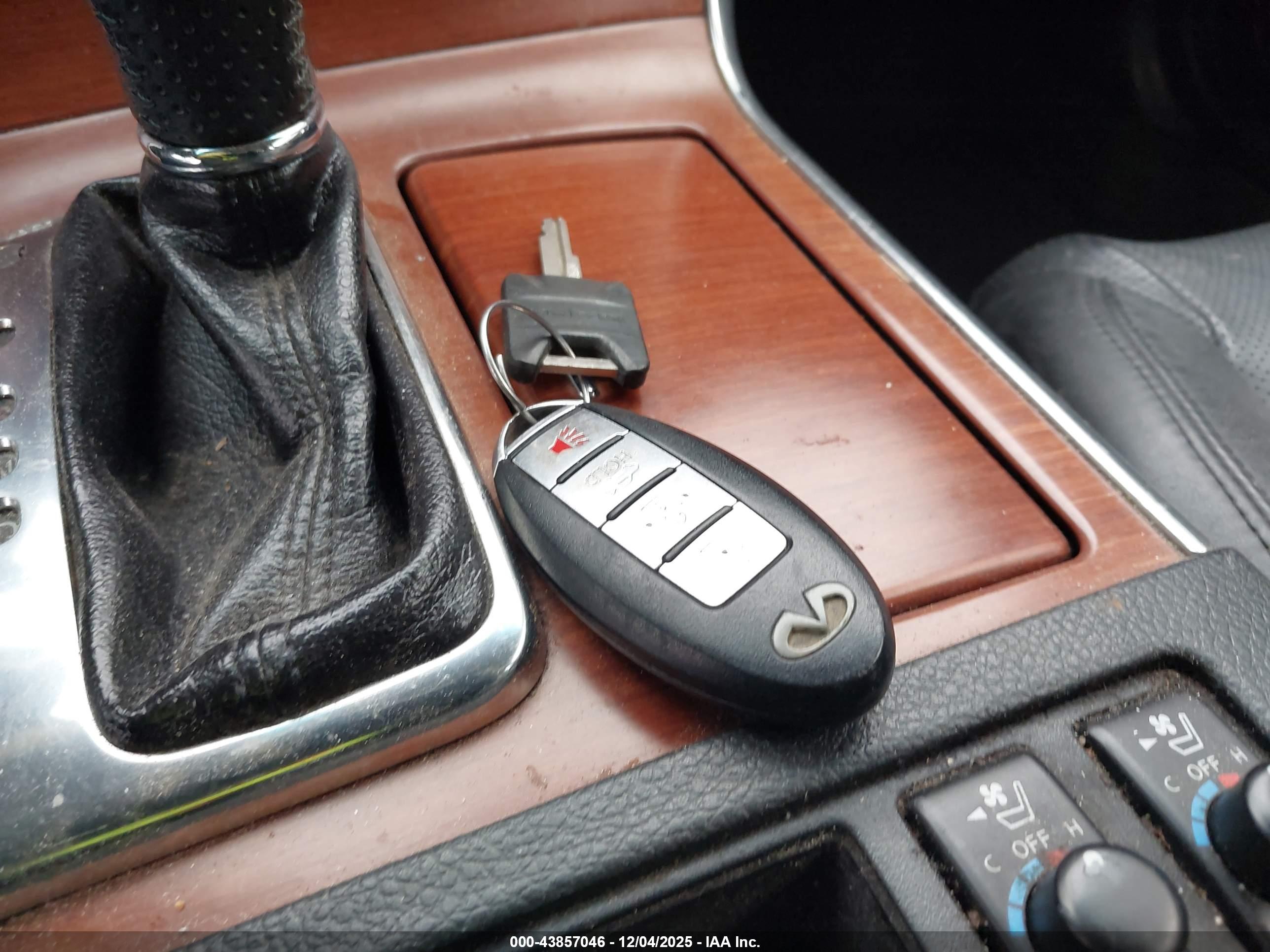 INFINITI M35 image 11