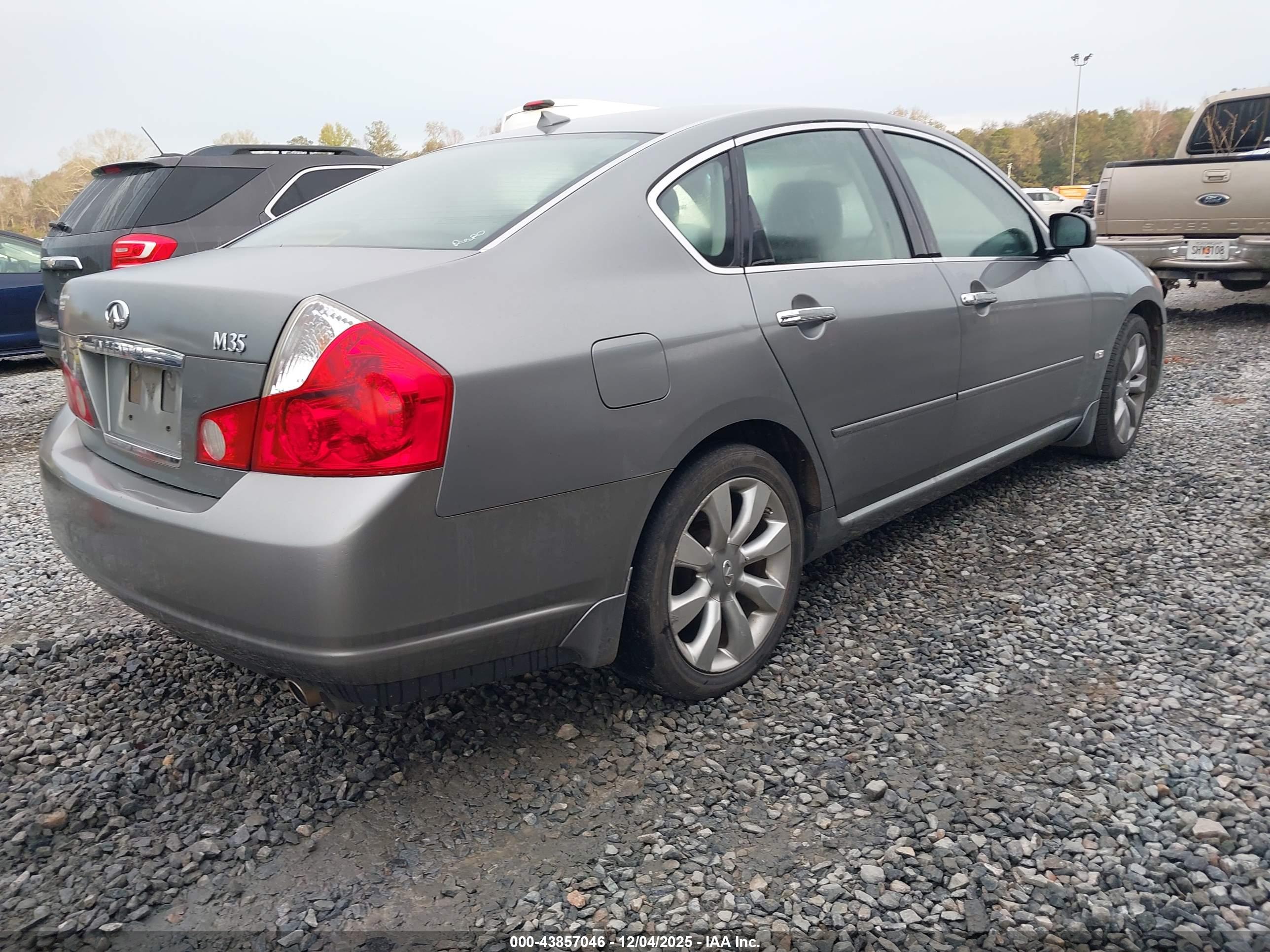 INFINITI M35 image 4