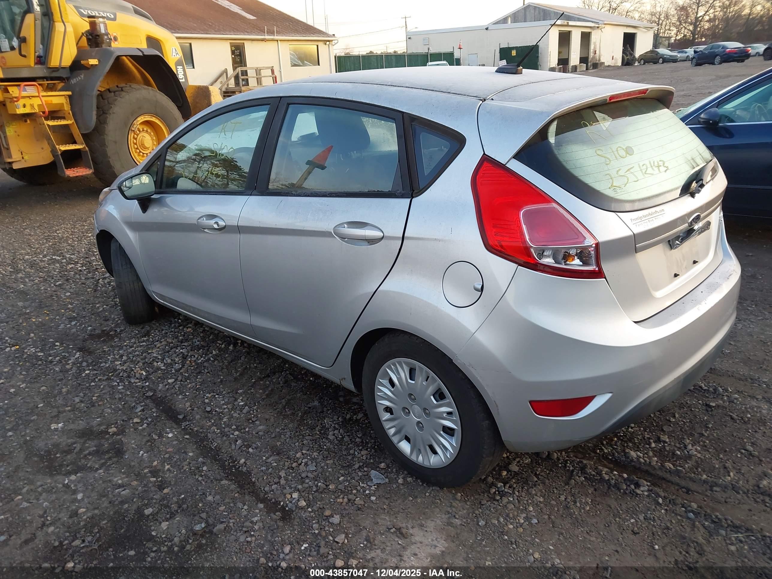 FORD FIESTA image 3