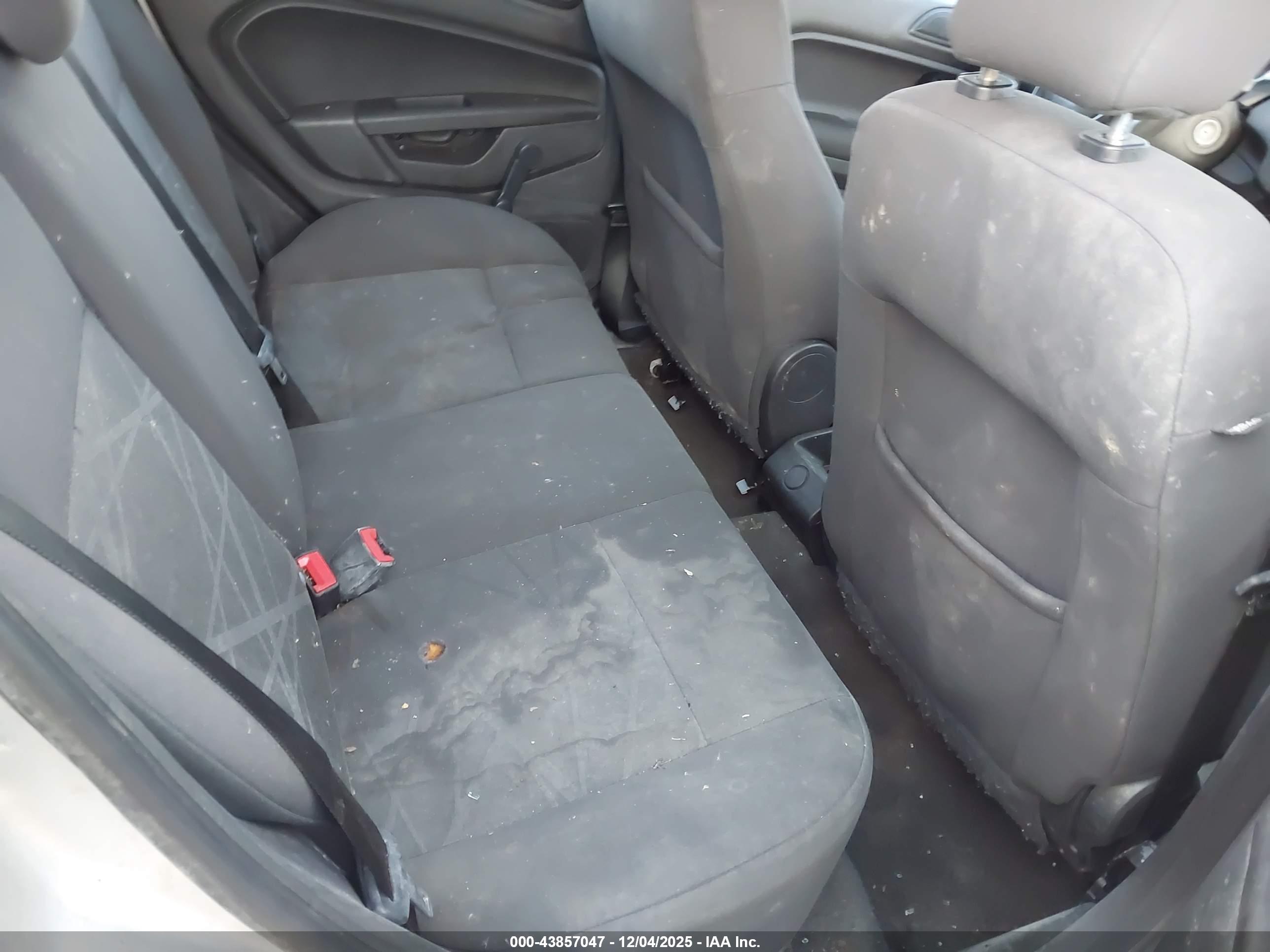 FORD FIESTA image 8